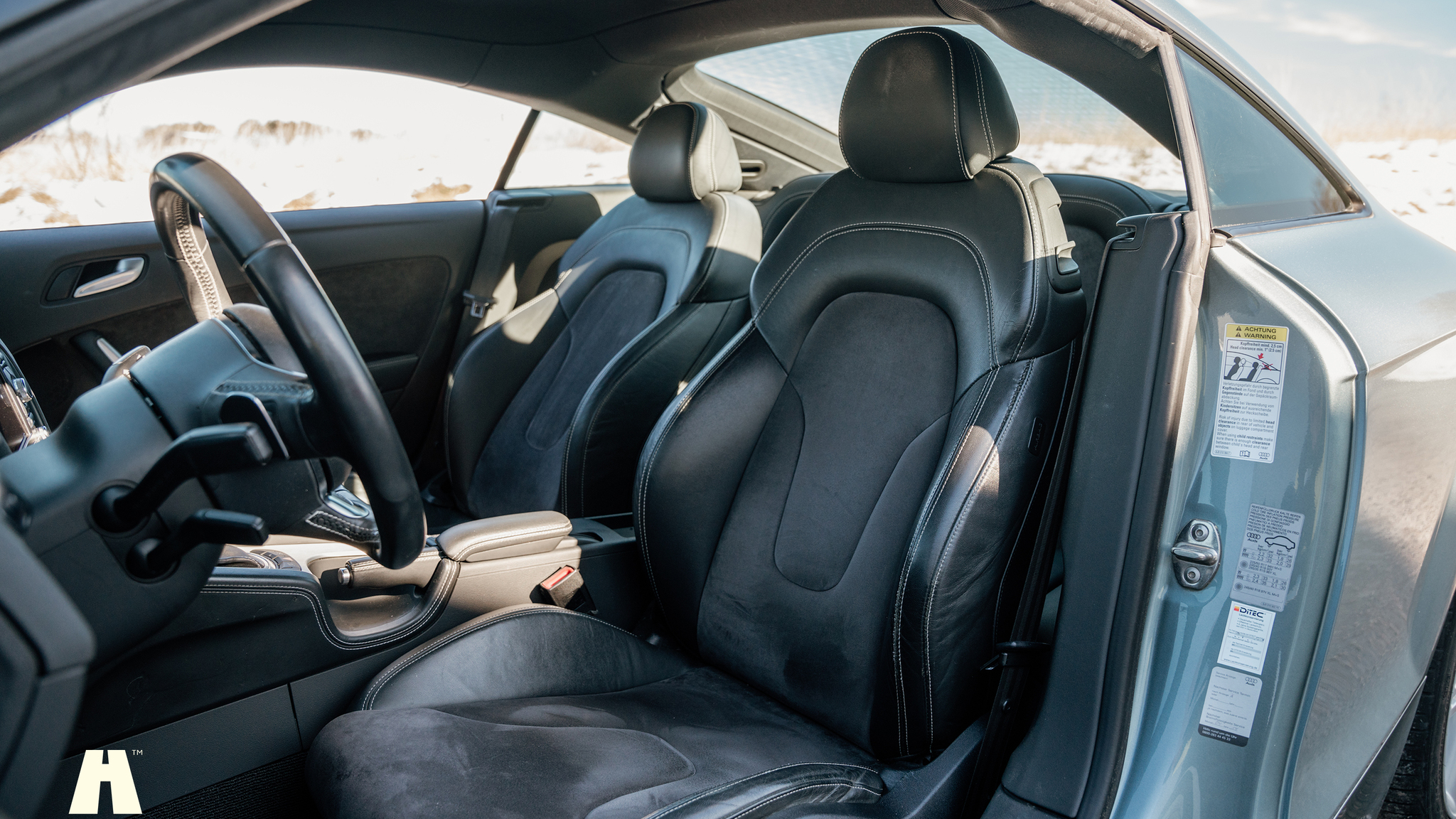 Interior image of 2009 Audi TTS (7)