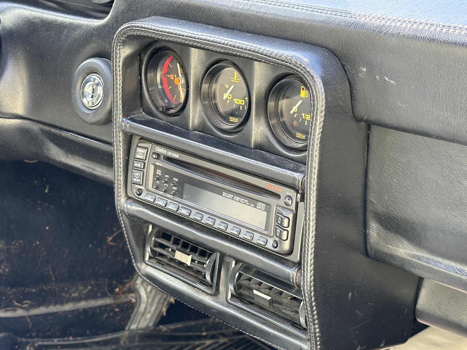 Interiörbild 1986 Ferrari 328 GTS