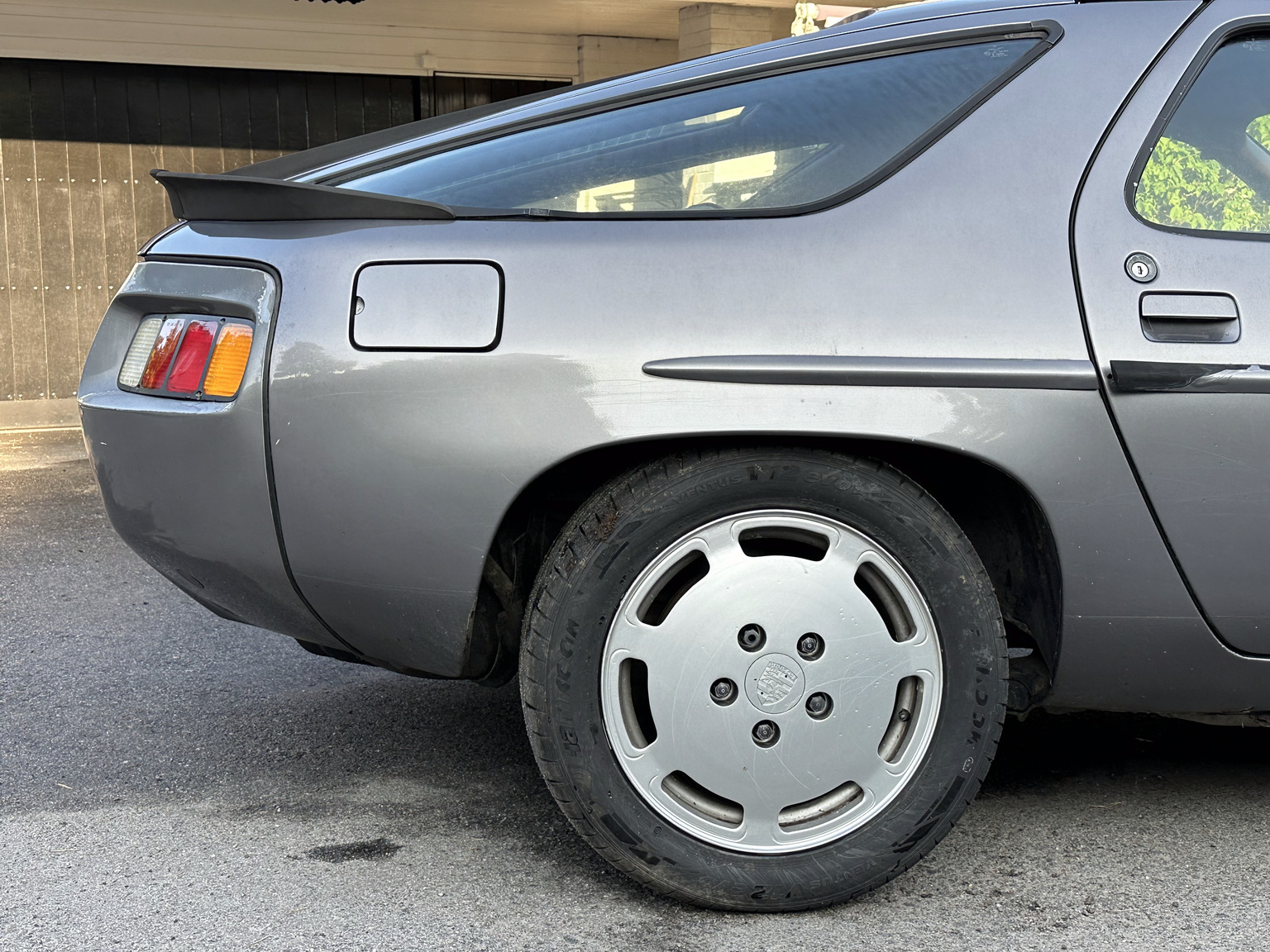 Aussenfoto 1985 Porsche 928 (3)