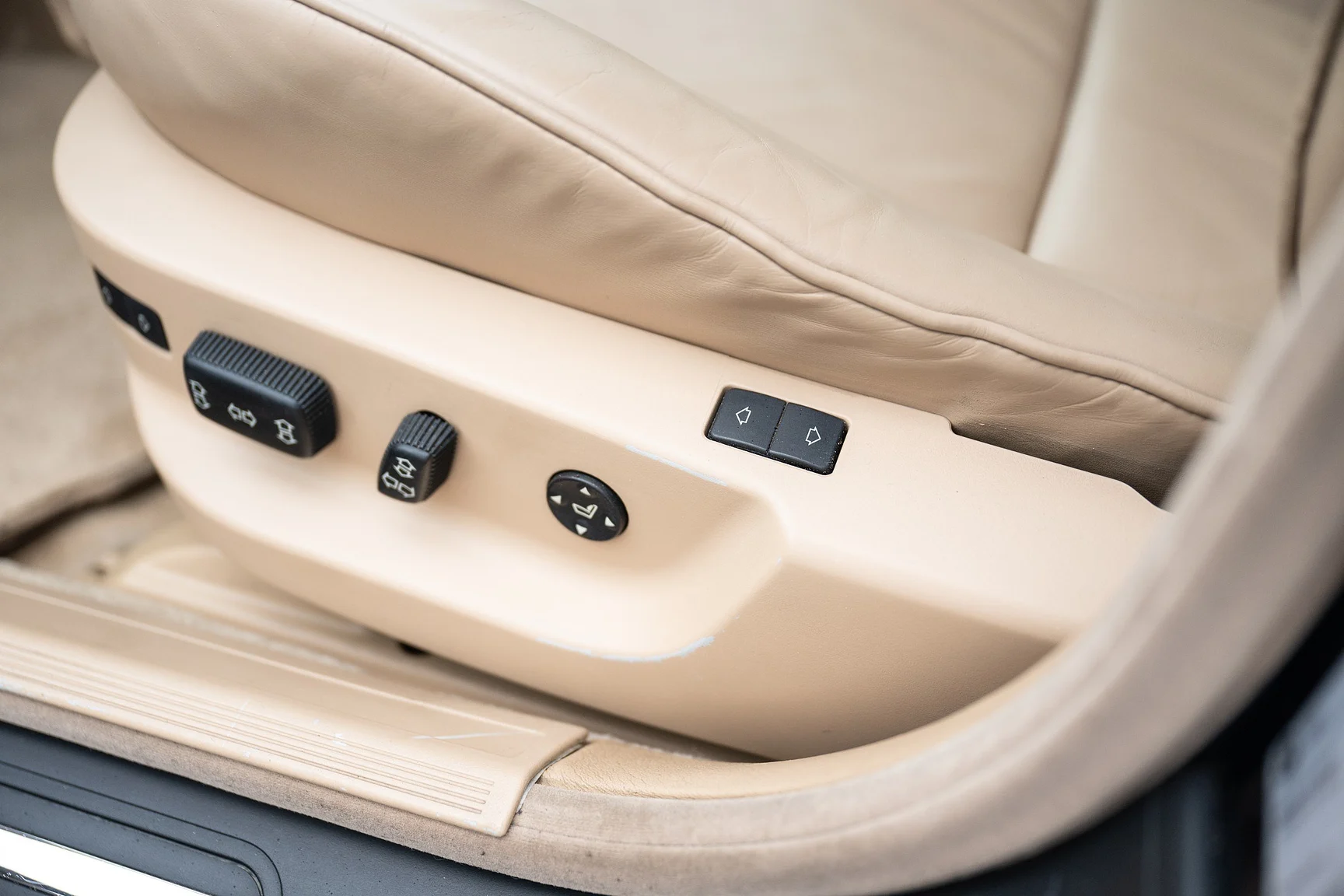 Interior image of 1996 BMW 740 iA - NO RESERVE (79)