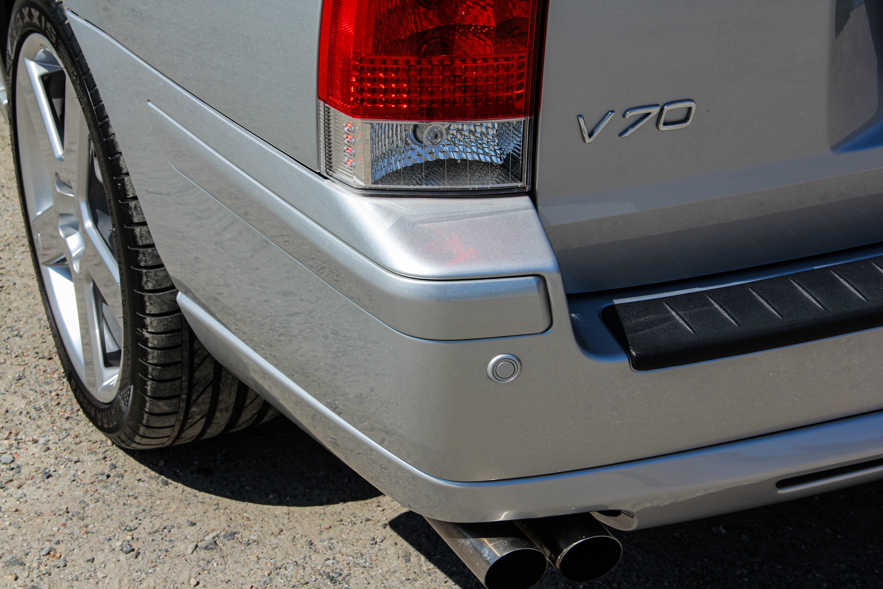 Exterior image of 2005 Volvo V70 R AWD (16)