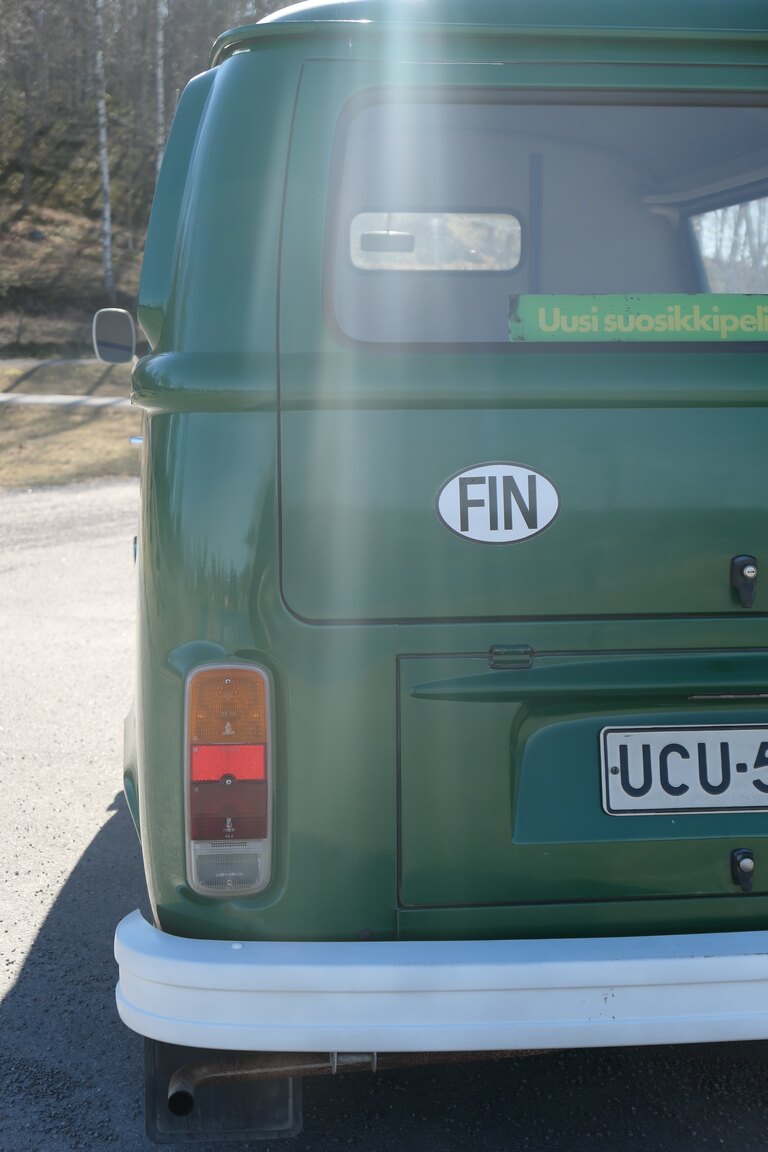 Exteriörbild på 1975 Volkswagen Transporter 1600 Minibuss