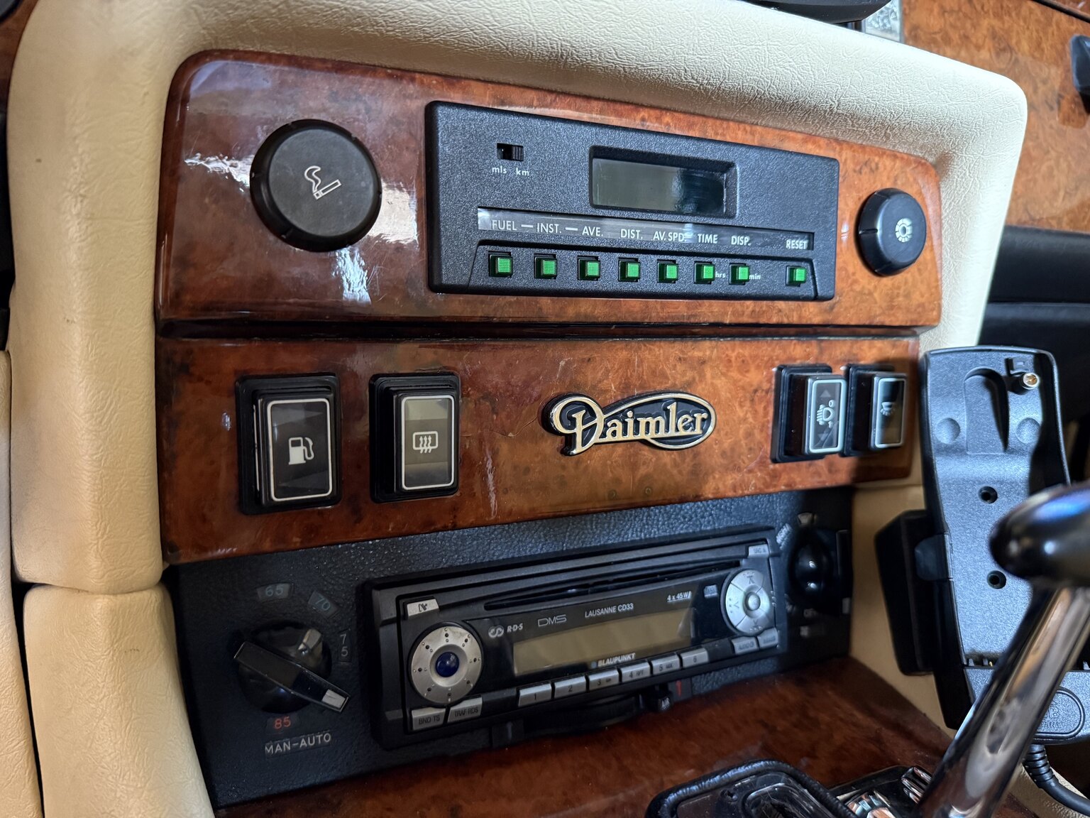 Interior image of 1990 Jaguar Daimler Double six