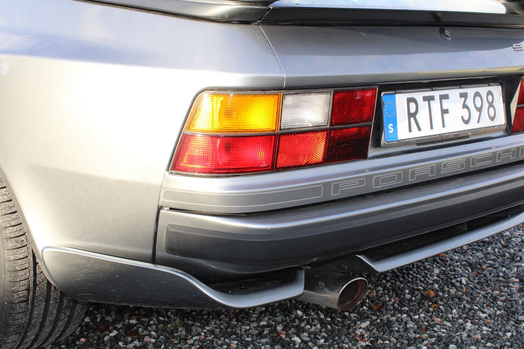 Exterior image of 1991 PORSCHE 944 S2