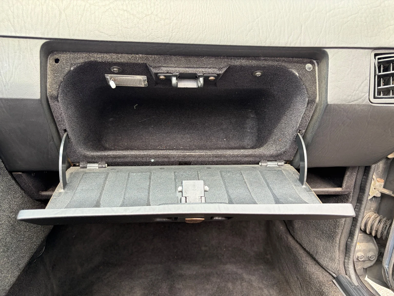 Innenraumfoto von 1983 Porsche 944 1,8 TFSI Targa  (19)