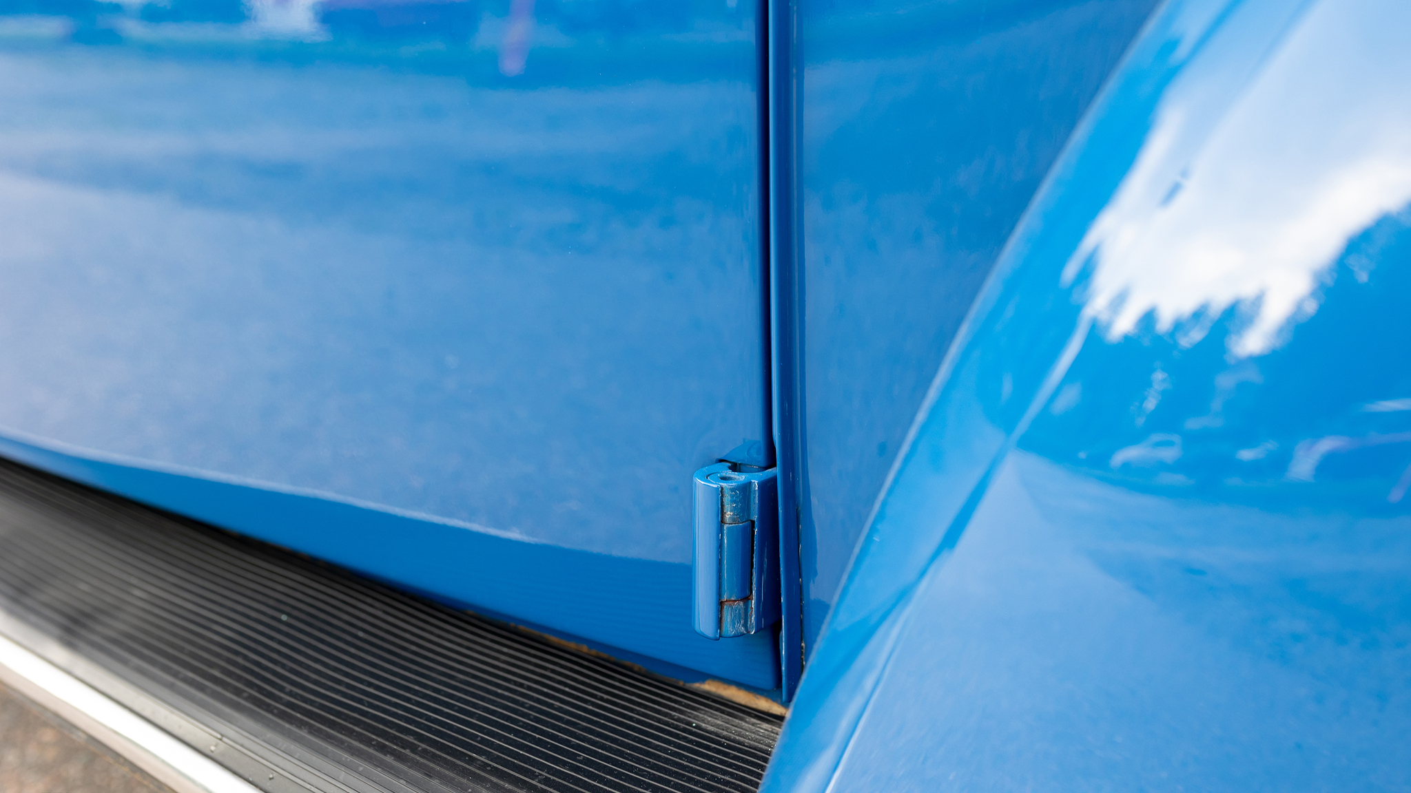 Exterior image of 1973 Volkswagen Beetle 1303S 1600 (33)