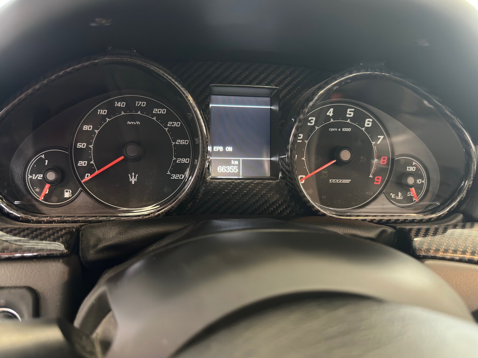 Interiörbild 2016 Maserati Grancabrio (10)