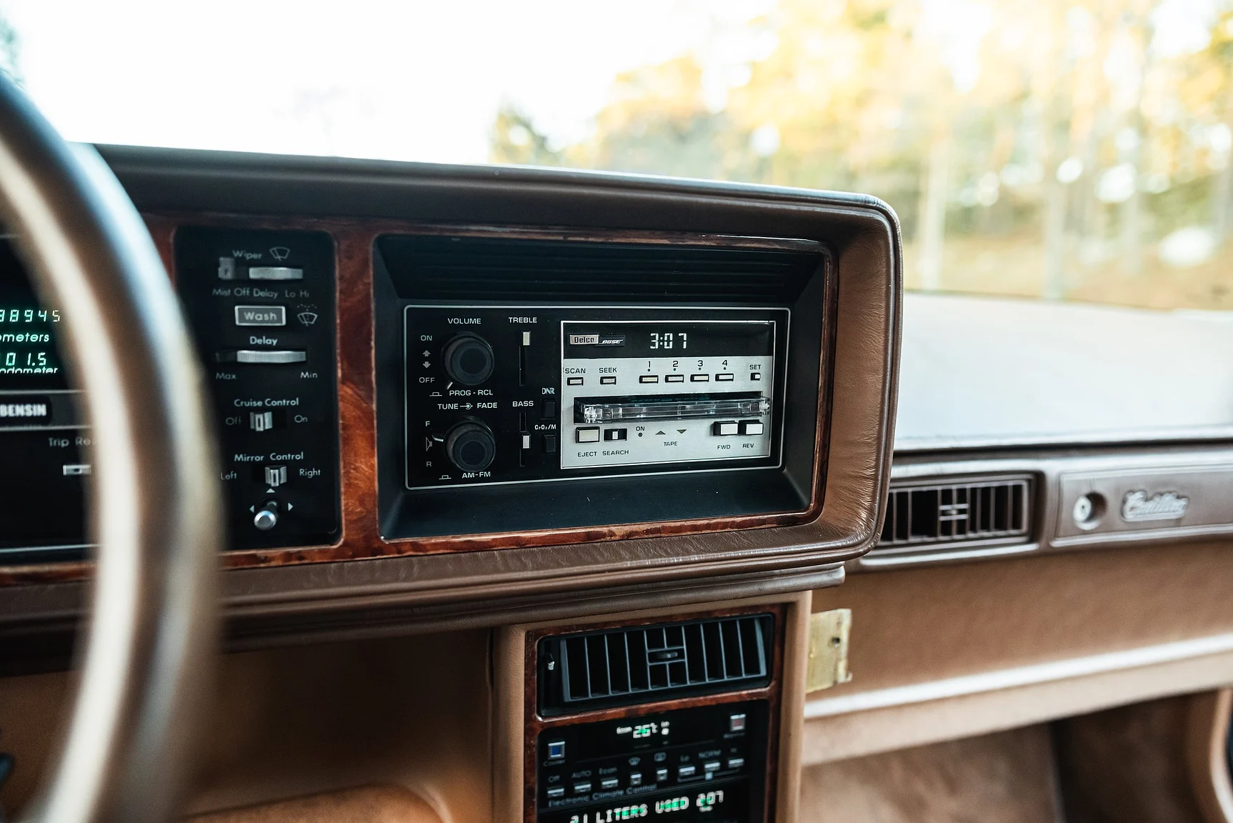 Interior image of 1989 Cadillac Seville (15)