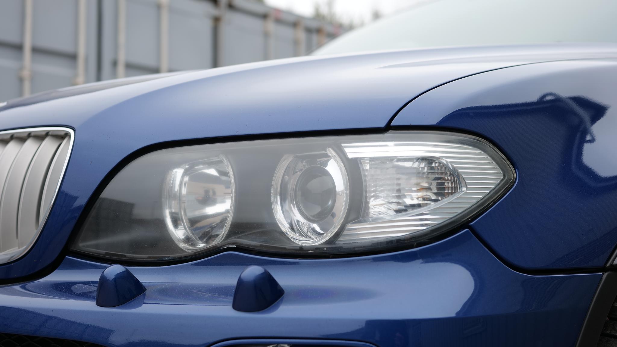 Exteriörbild på 2005 BMW X5 4,8IS (20)