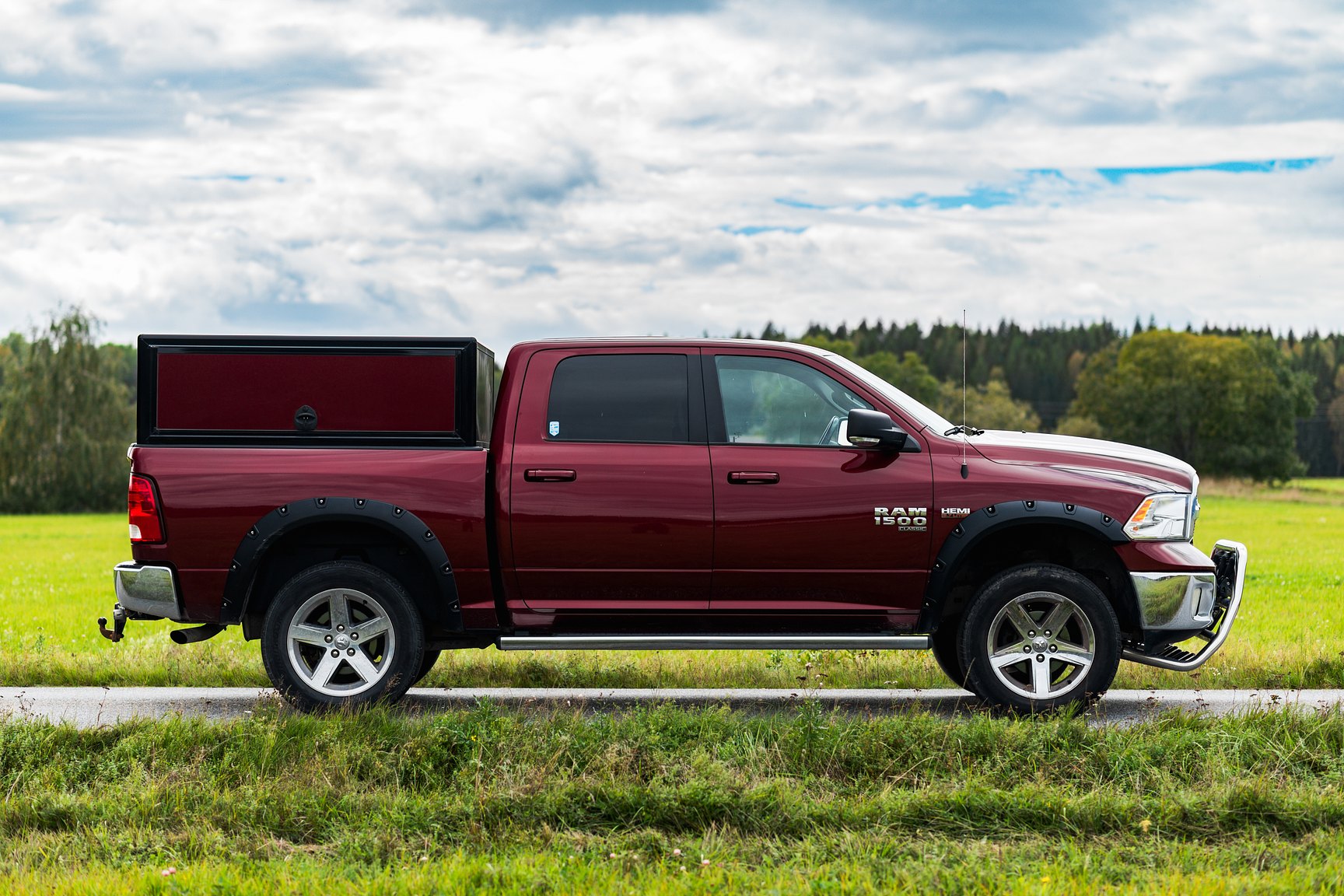 Exterior image of 2019 Dodge Ram 1500 Classic Crew Cab 5.7 V8 HEMI 
