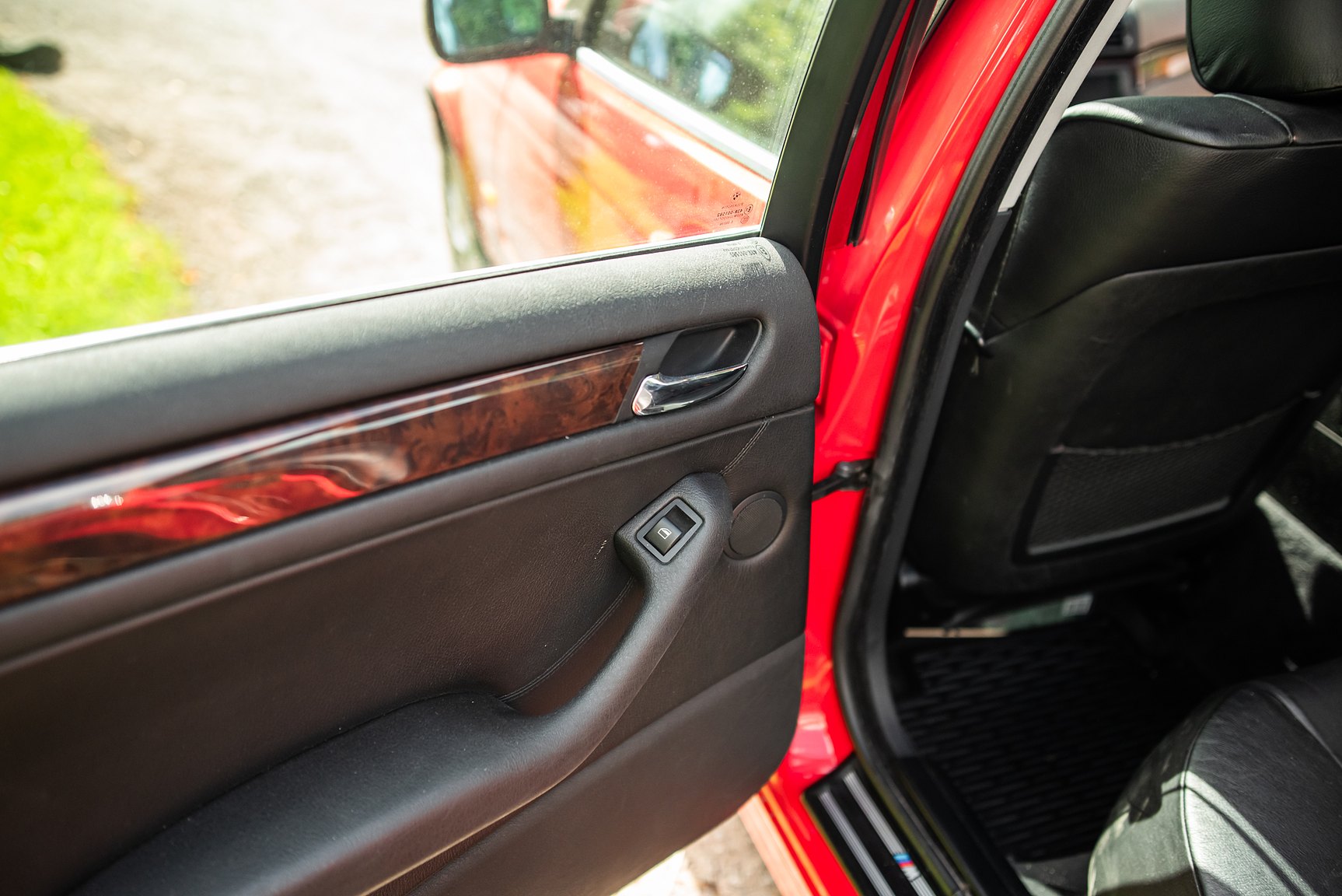 Interior image of 2001 BMW 330Xi