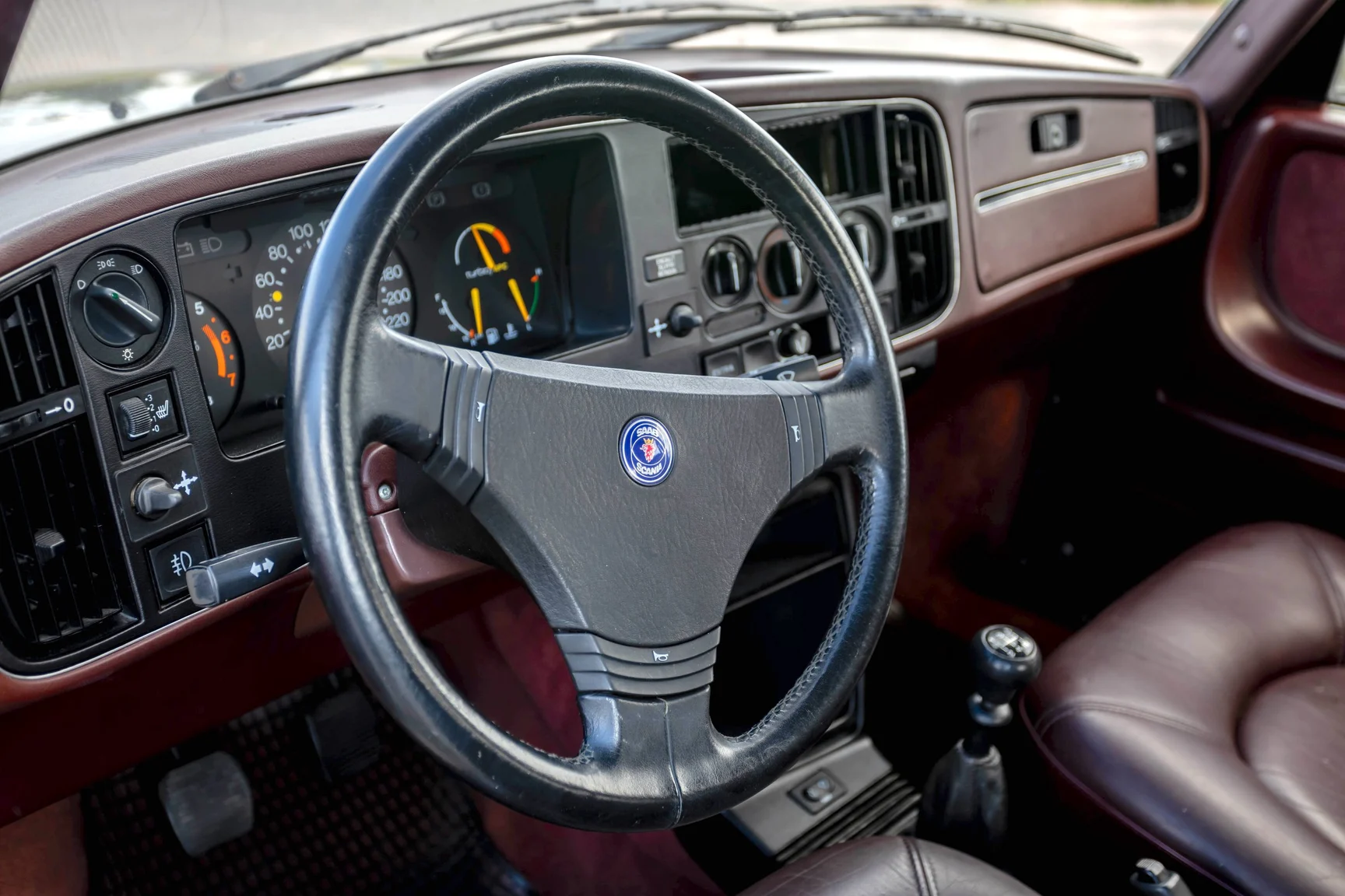 Innenraumfoto von 1989 Saab 900 T8 Special (1)