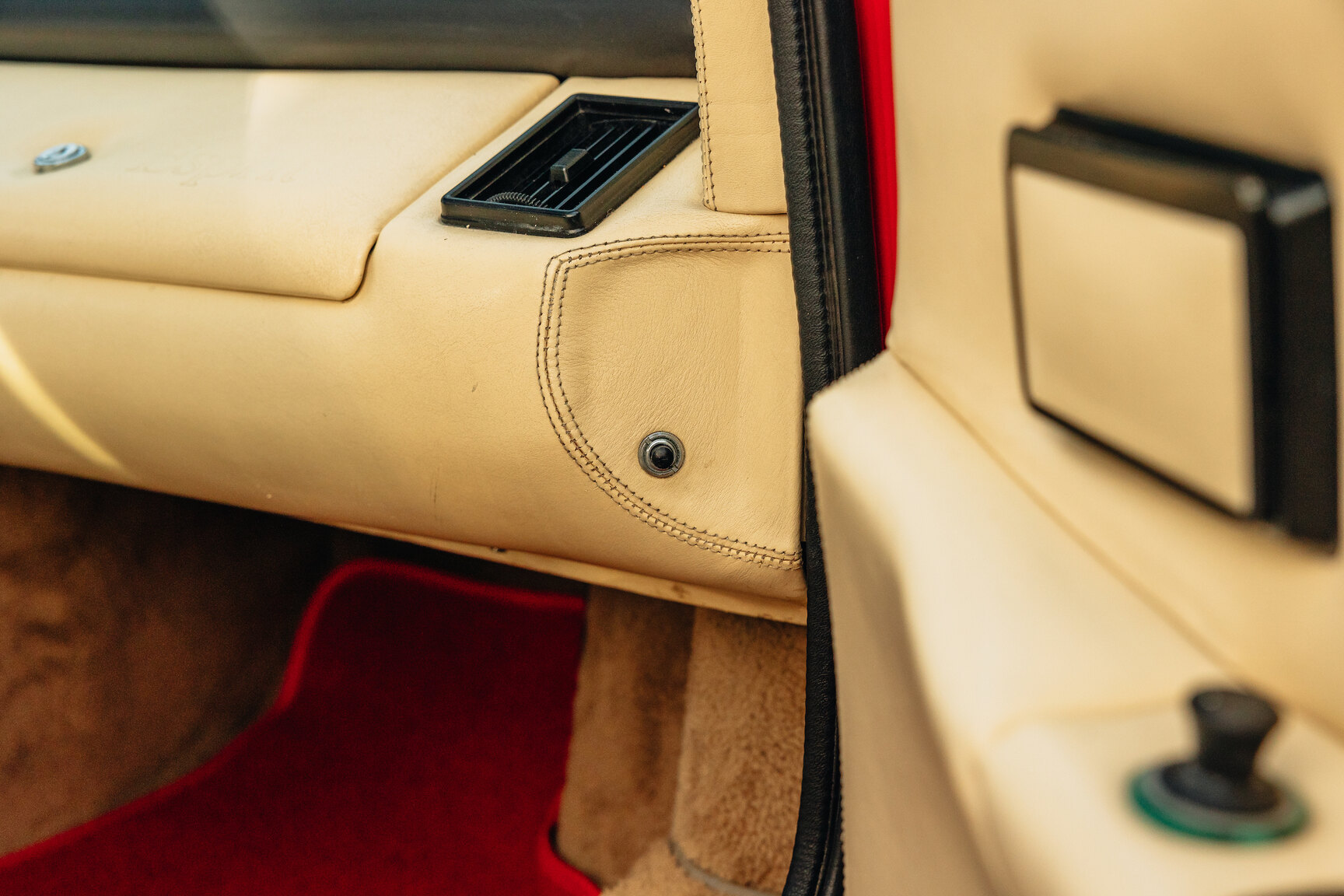 Interior image of 1989 Lotus Esprit Turbo 