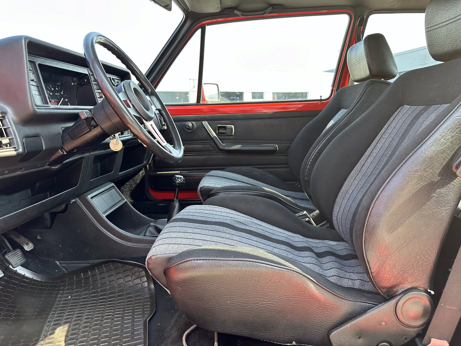 Innenraumfoto von 1984 Volkswagen Golf GTI