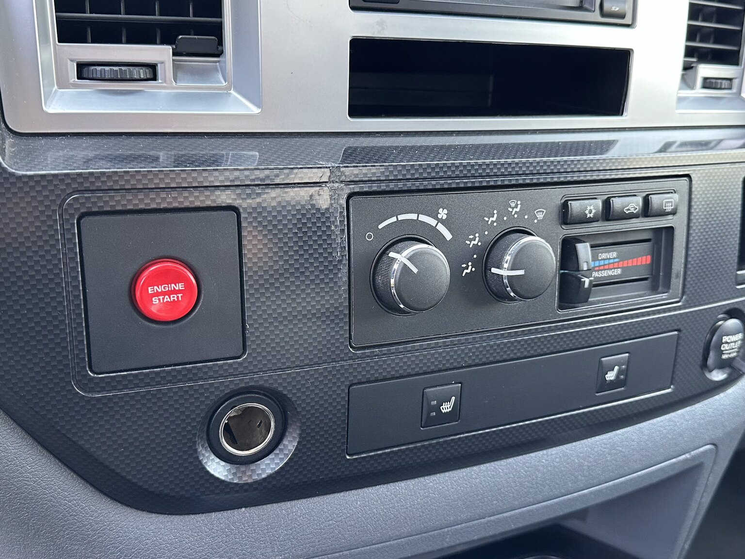Innenraumfoto von 2006 Dodge Ram SRT10
