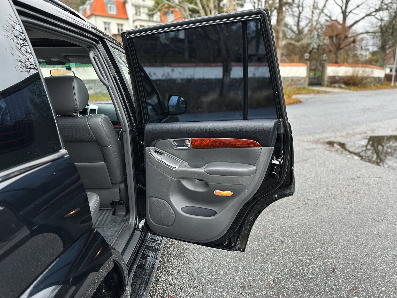 Interior image of 2004 Toyota Land Cruiser