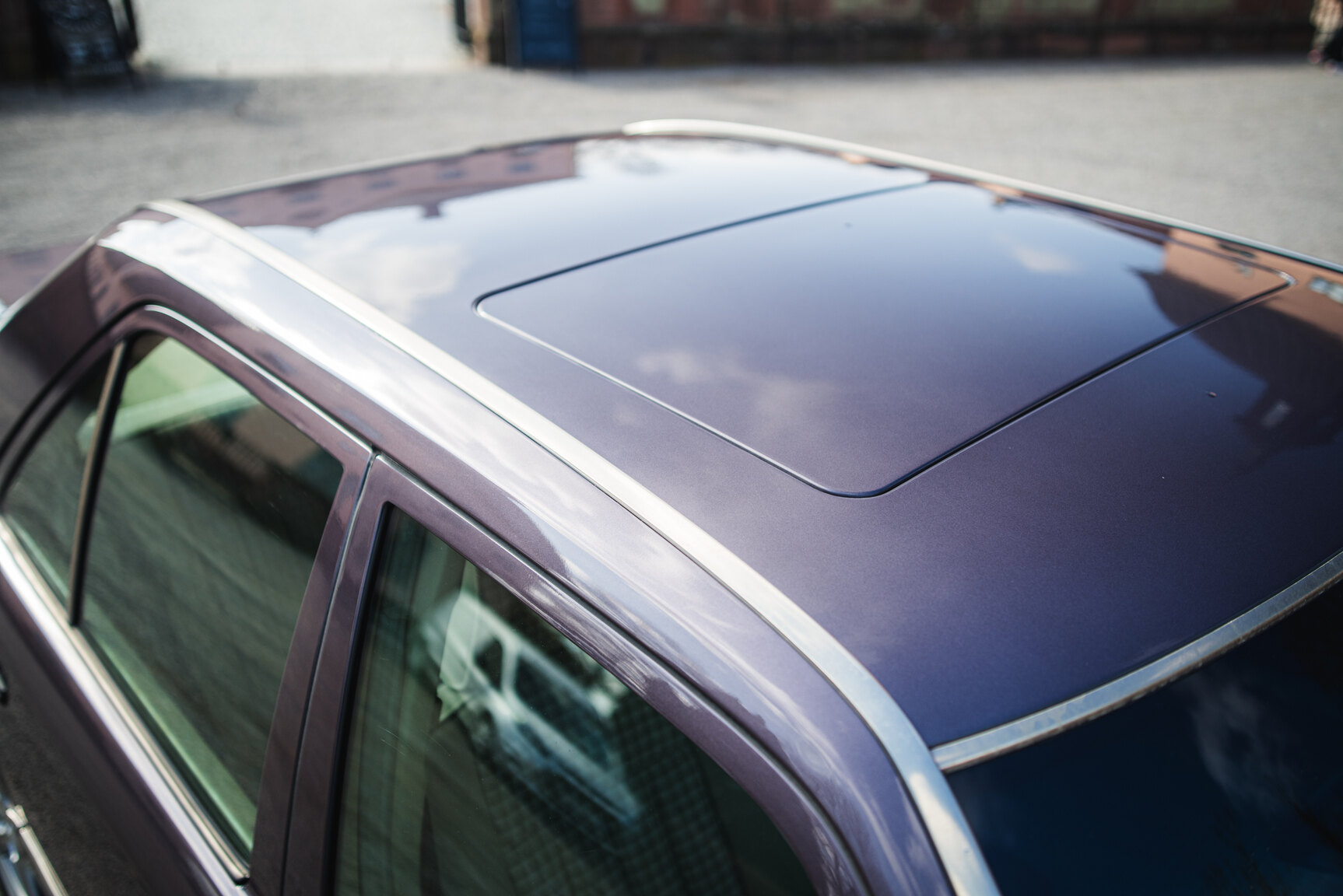 Exterior image of 1993 Mercedes-Benz E 220
