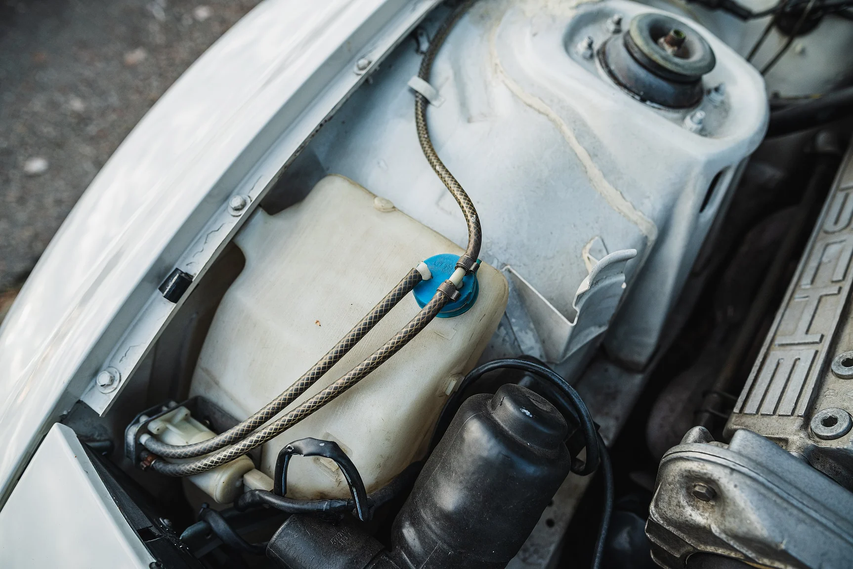 Image of 1986 Porsche 944R (15) mechanics