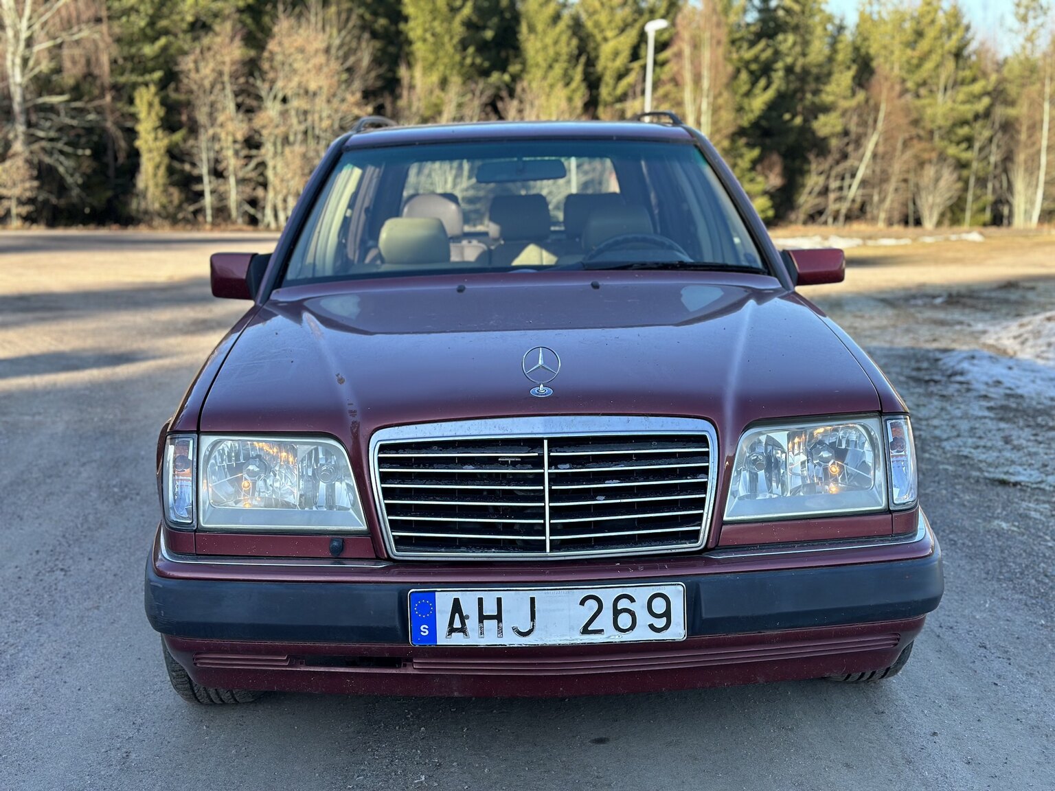 Exterior image of 1992 Mercedes-Benz 300 TE-24