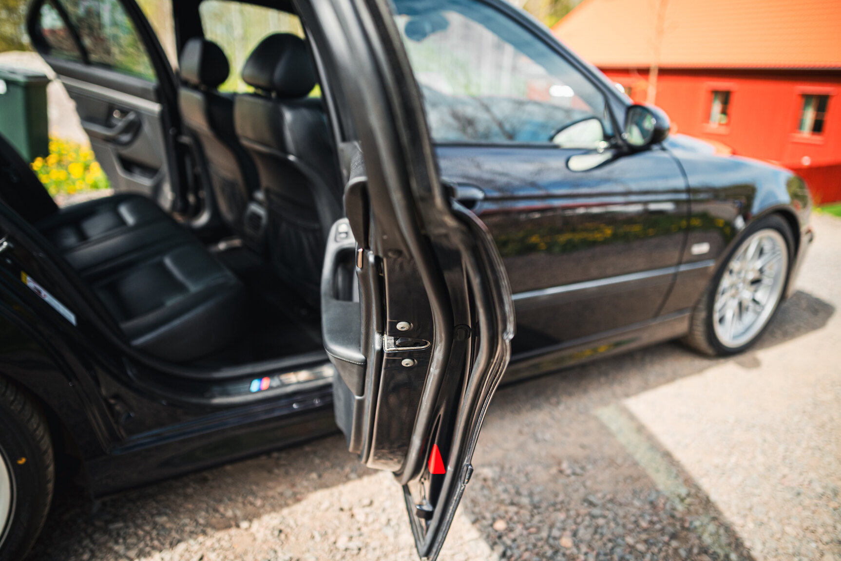 Interior image of 2000 BMW M5 E39