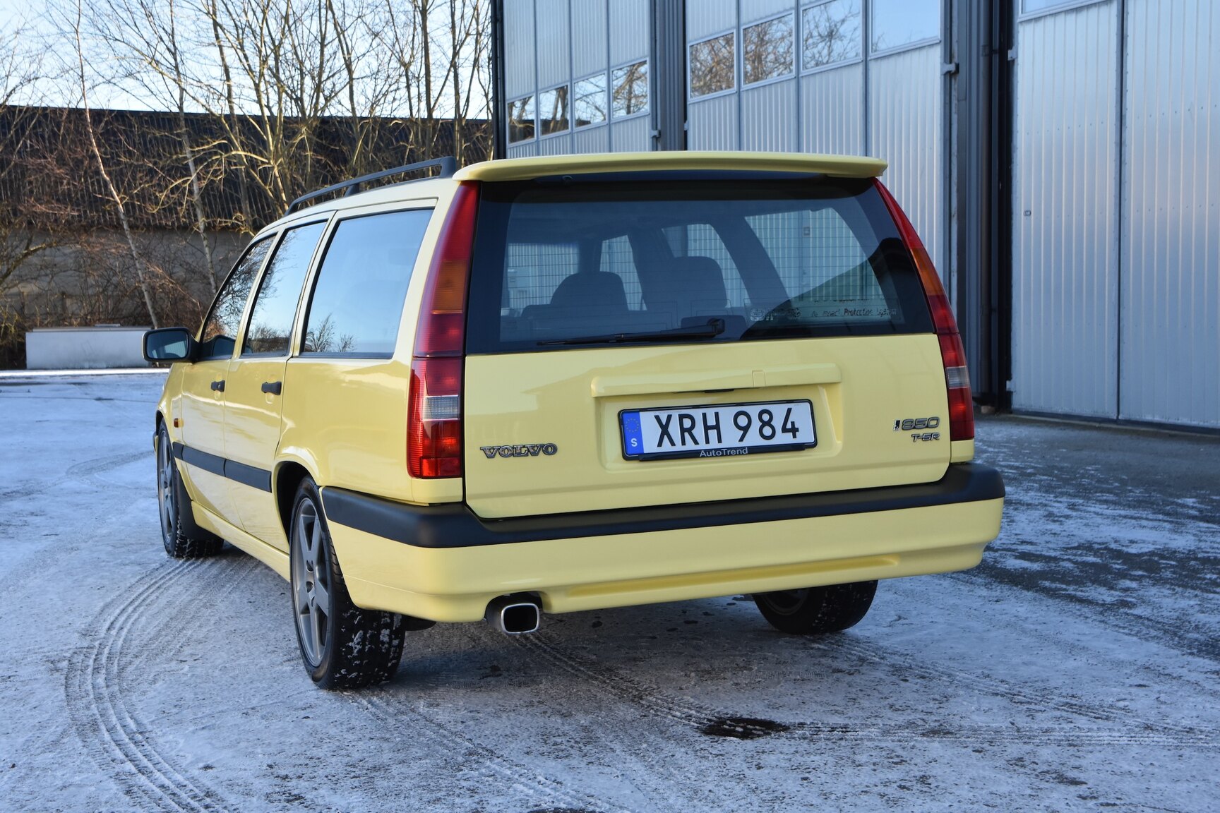 Exterior image of 1995 Volvo 850 T-5R Kombi