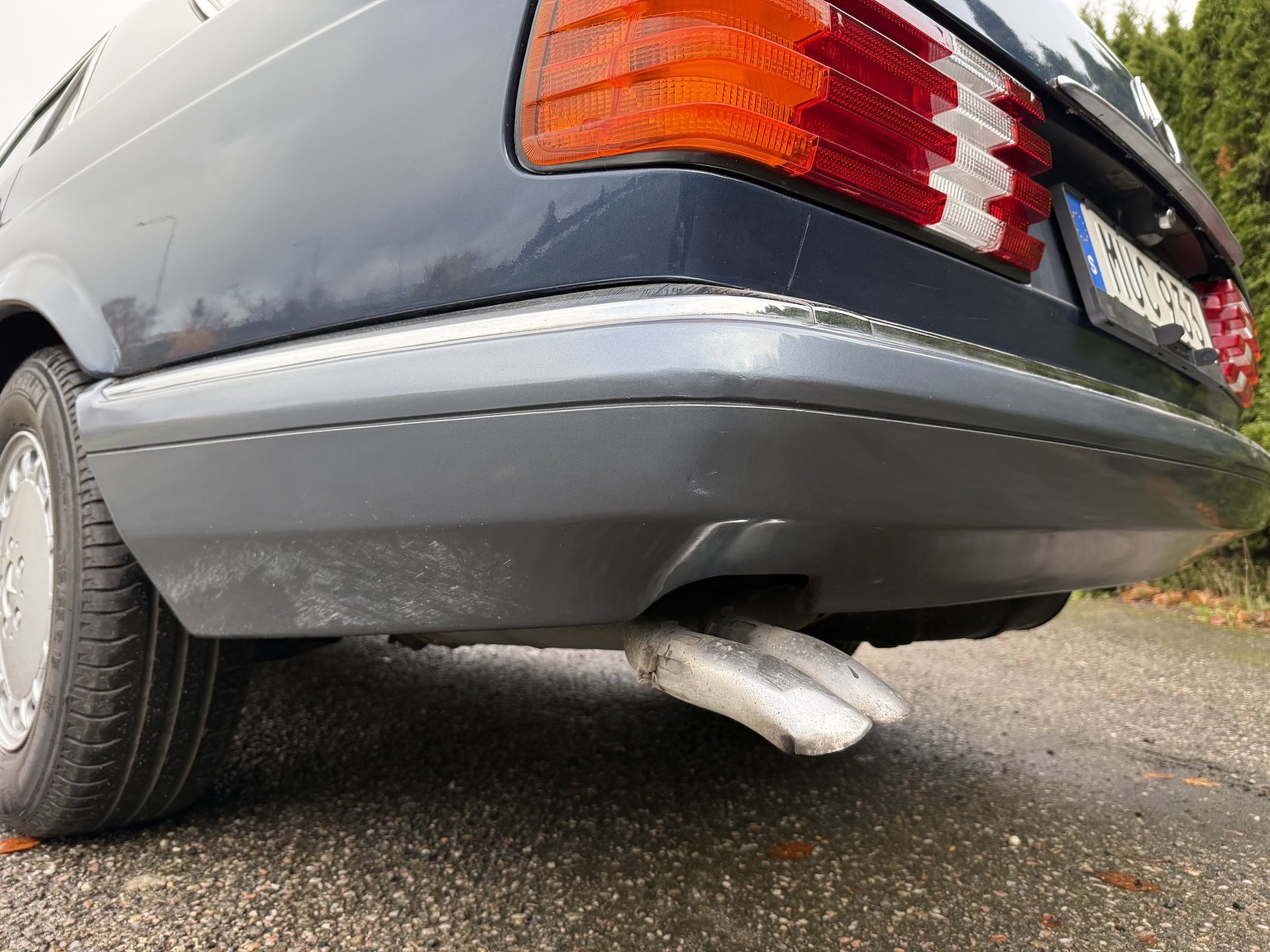 Exterior image of 1987 Mercedes-Benz 300 SE