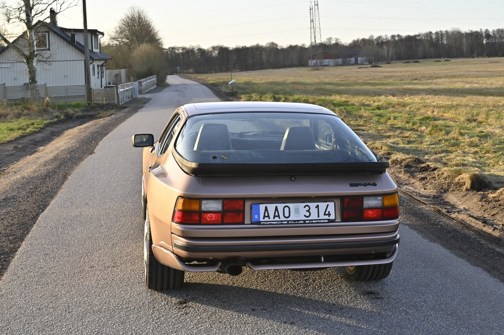 Exterior image of 1987 Porsche 944 Automat