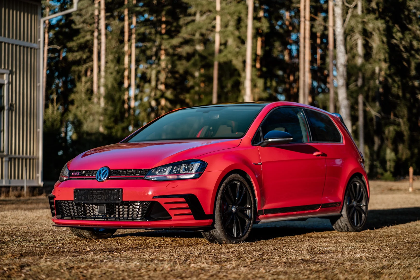 Exterior image of 2016 Volkswagen Golf GTi Clubsport S - no. 291/400 (2)