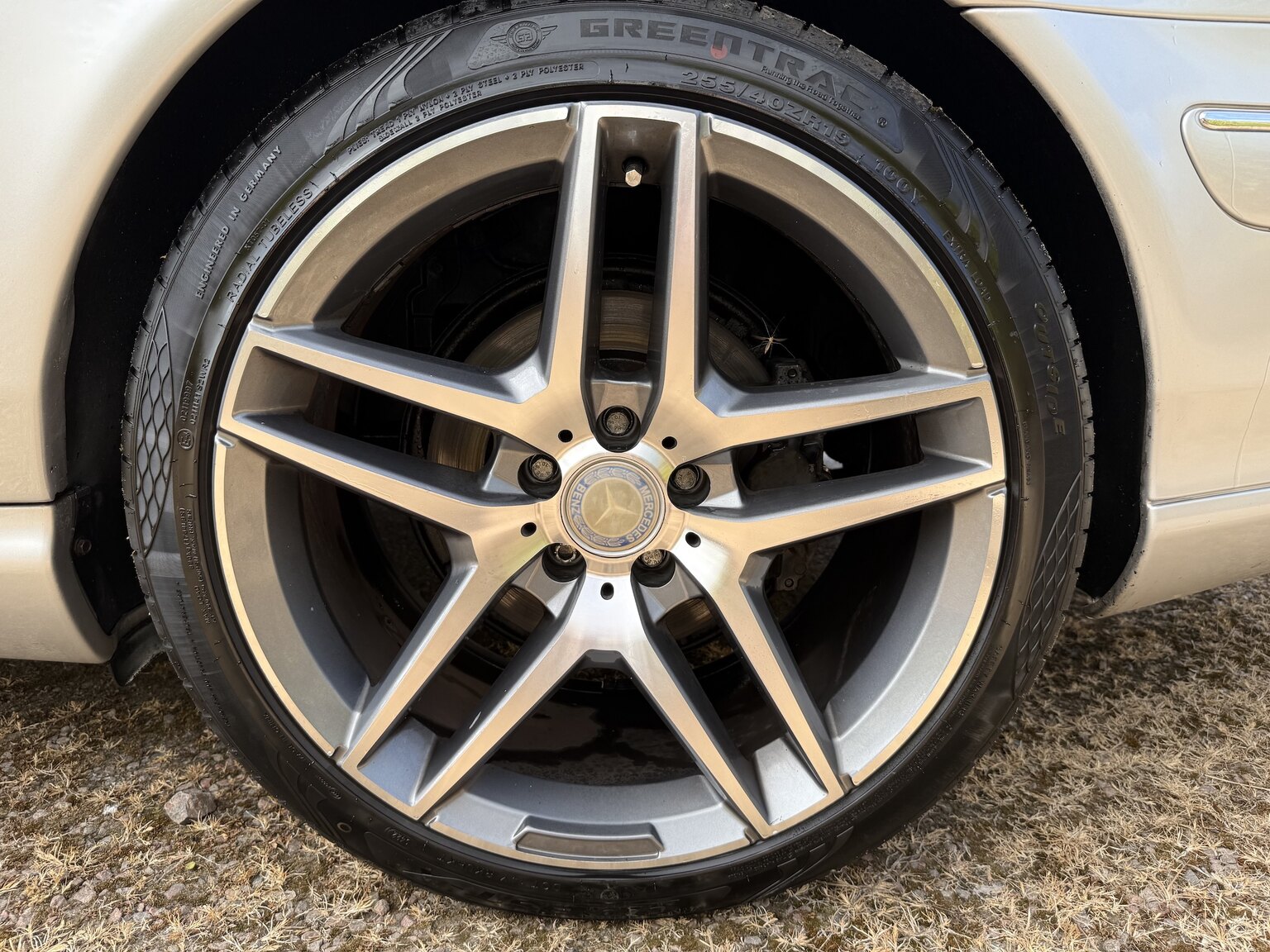 Exterior image of 2000 Mercedes-Benz CL 500