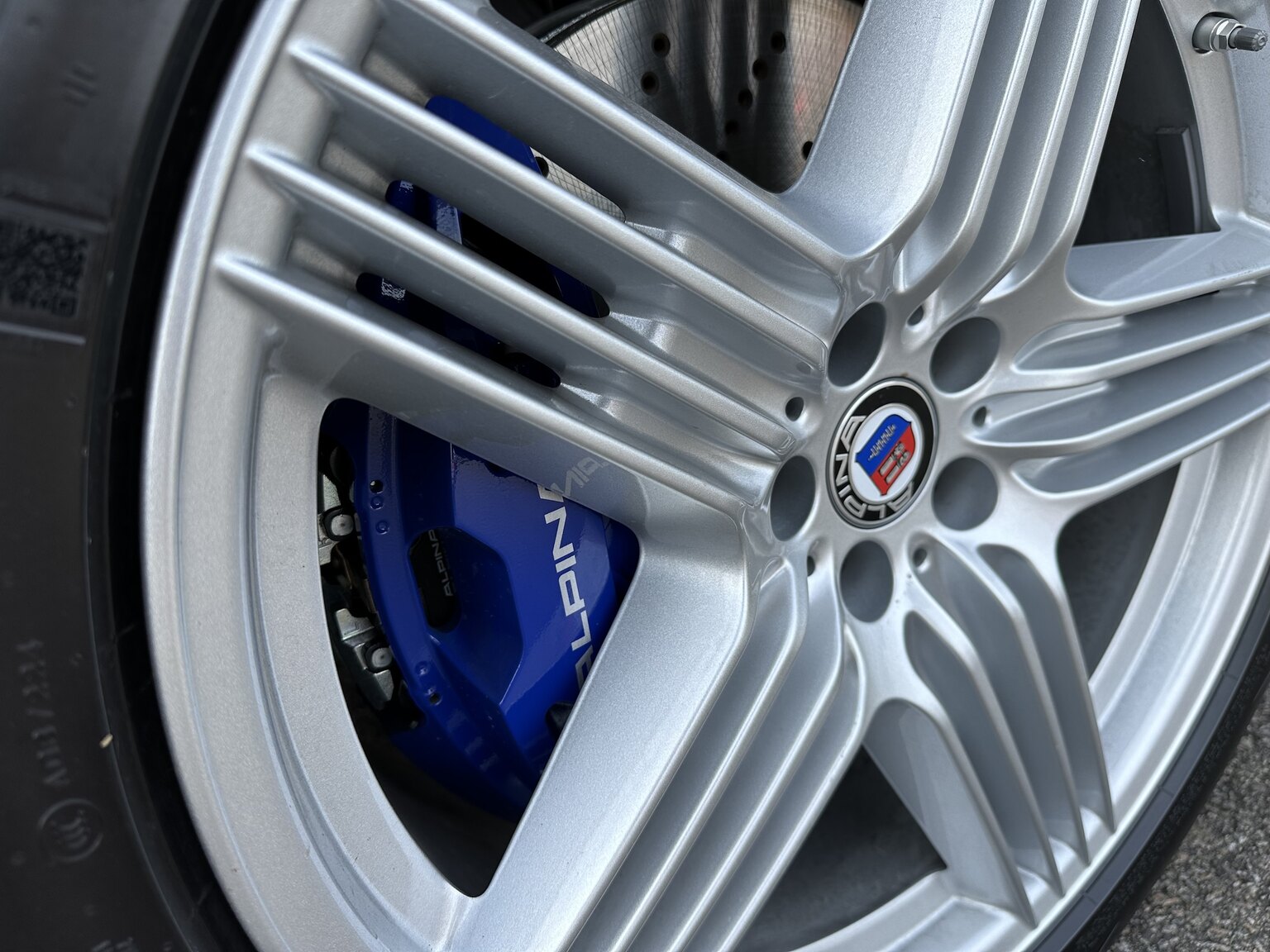 Aussenfoto 2022 ALPINA XB7