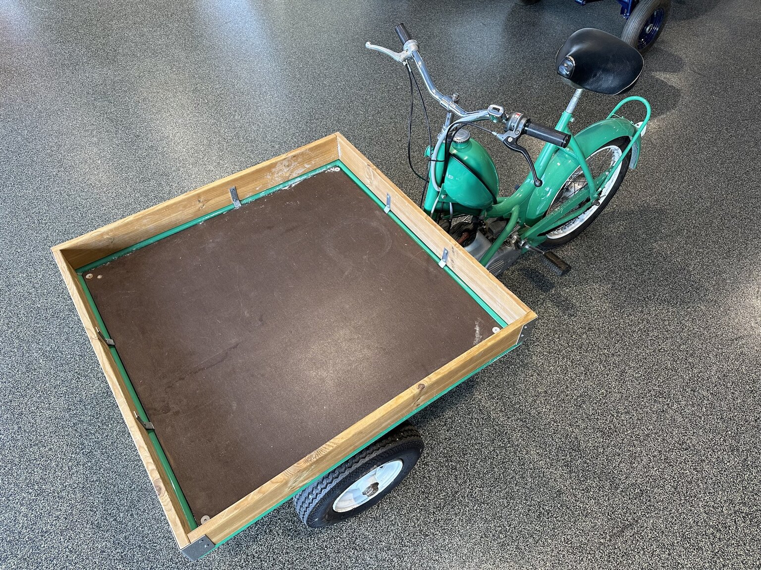 Exteriörbild på 1970 Cresent 1189 flakmoped