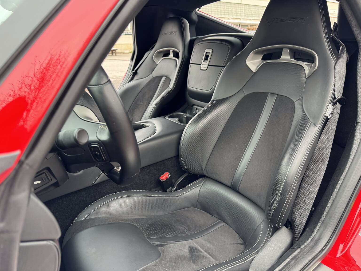 Interior image of 2014 Dodge Viper GTS (2)