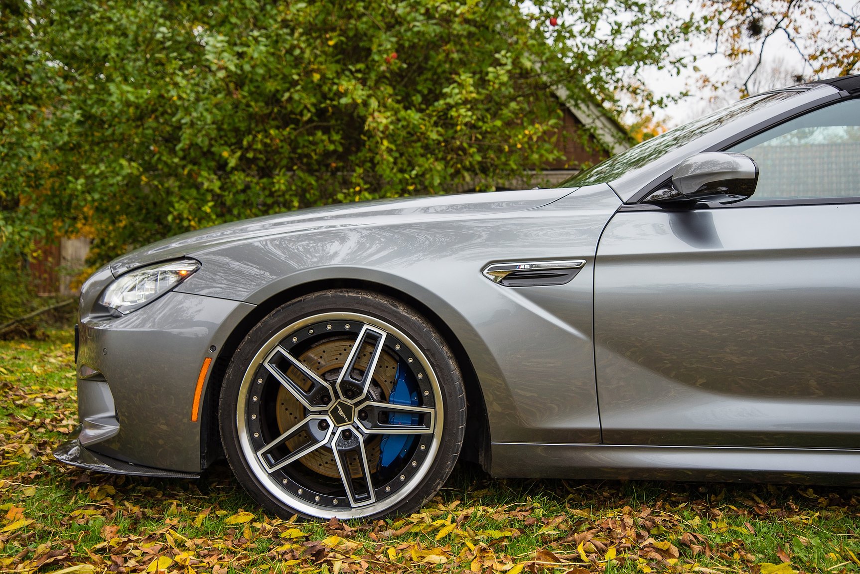 Exterior image of 2014 BMW M6C