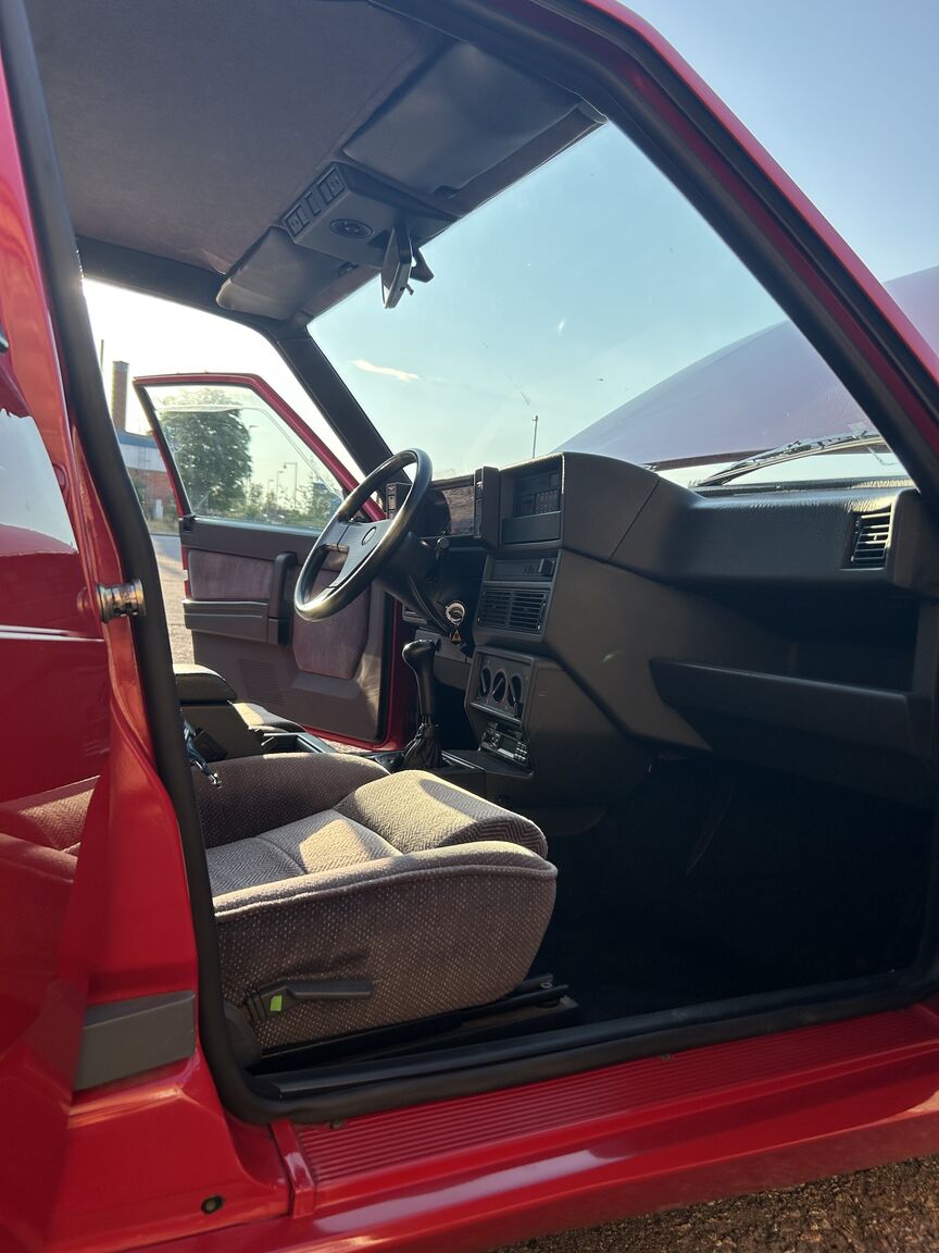 Innenraumfoto von 1988 Alfa Romeo 75 (19)