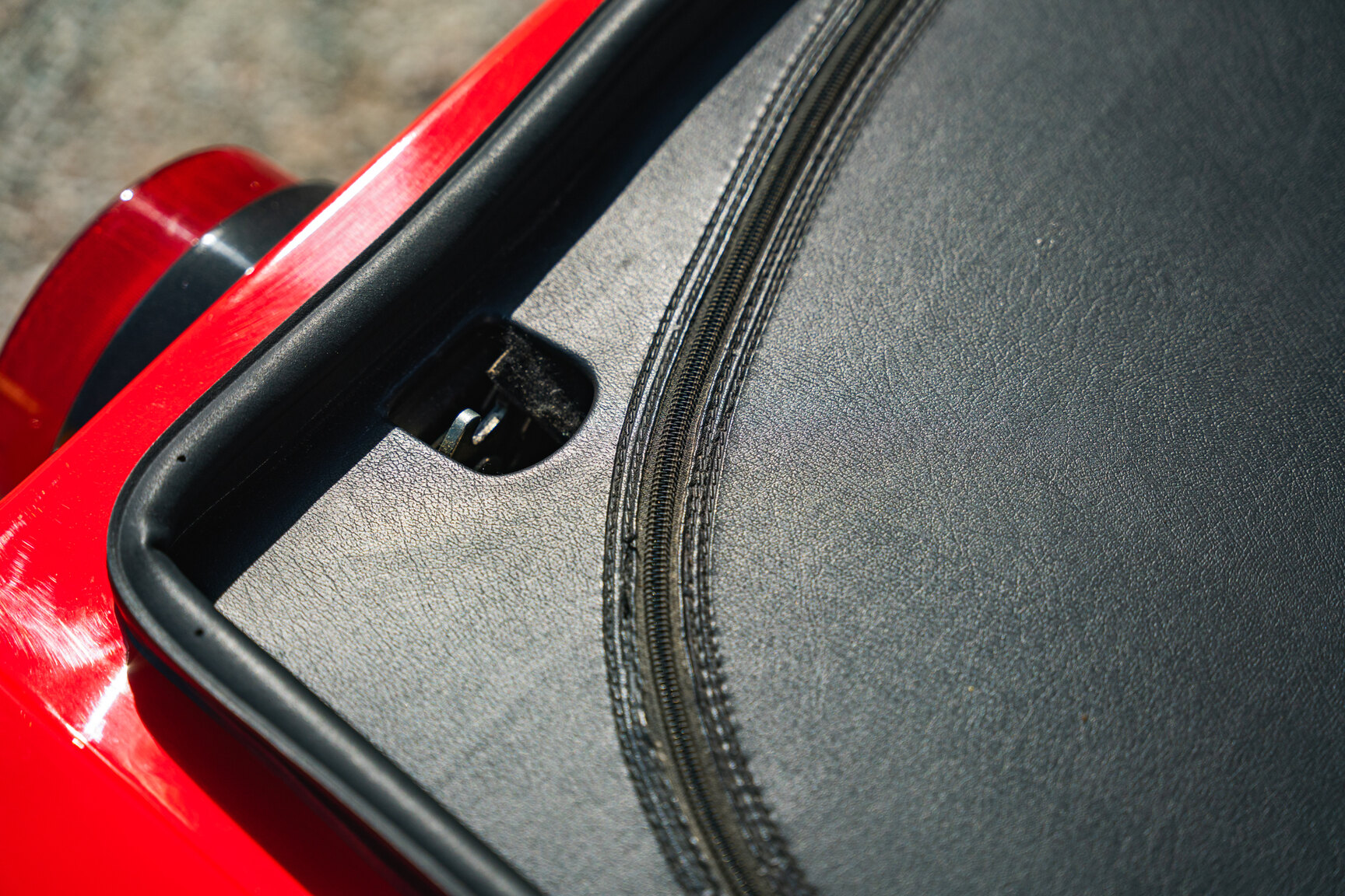Interiörbild 1989 Ferrari 328 GTS