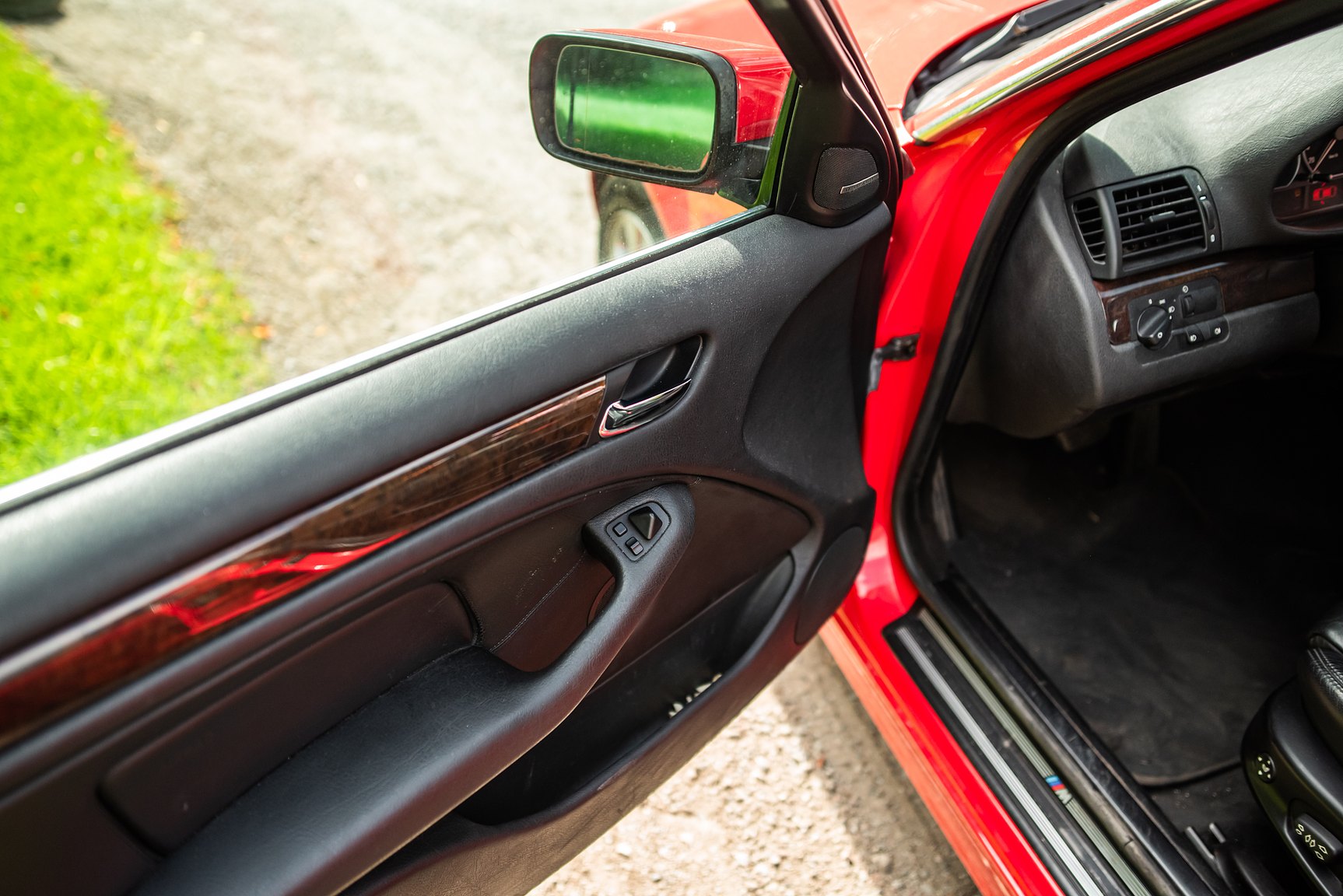 Interior image of 2001 BMW 330Xi