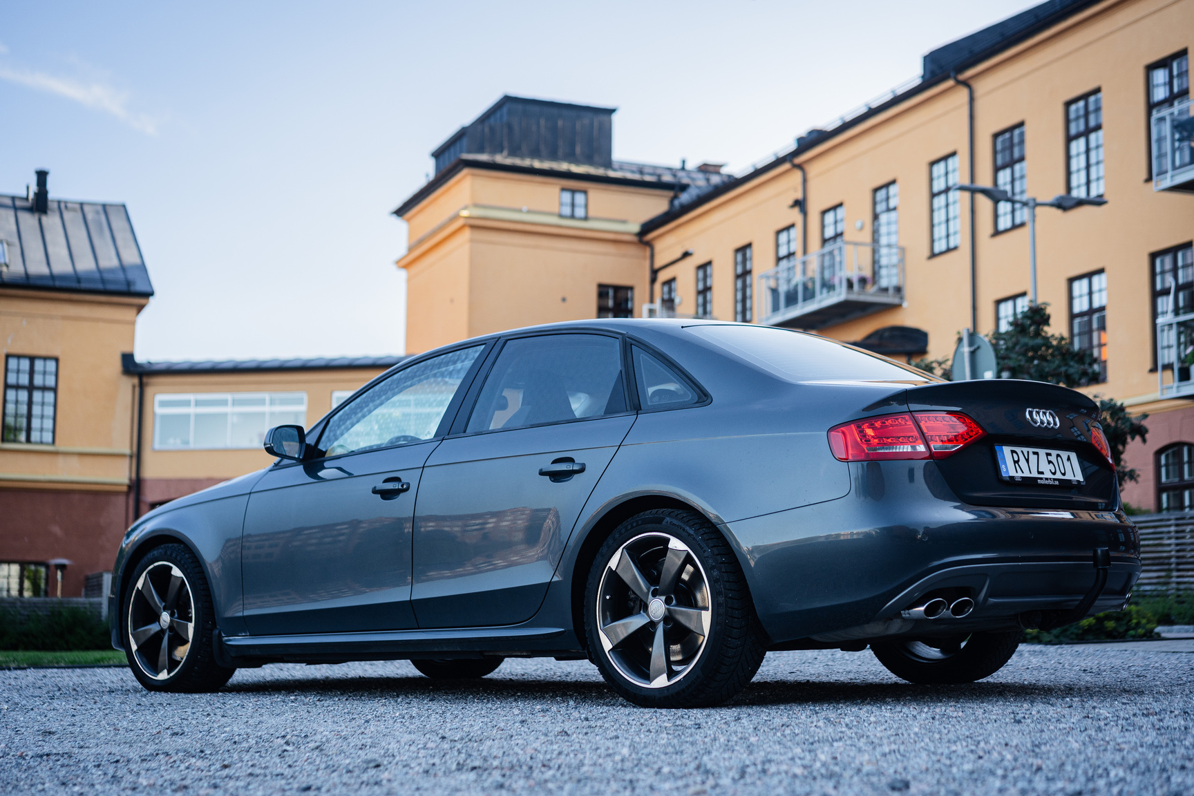 Exterior image of 2011 Audi S4 (24)