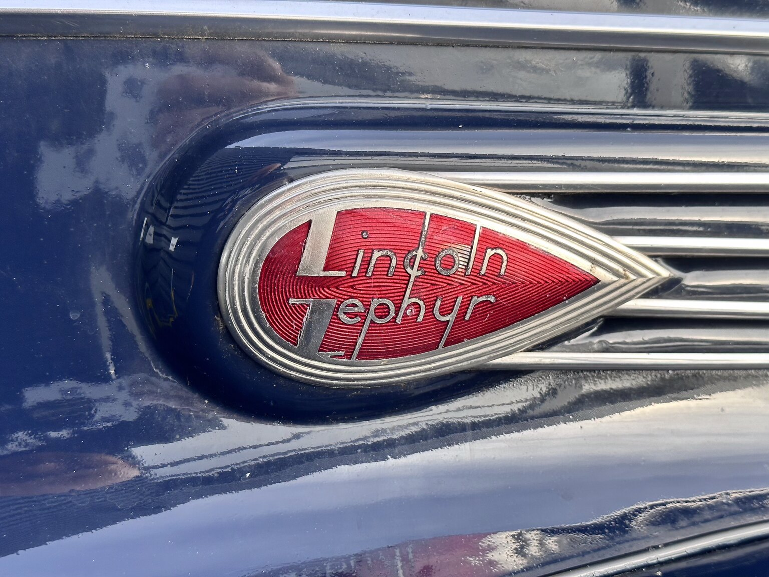 Exteriörbild på 1938 Lincoln Zephyr Sedan V12