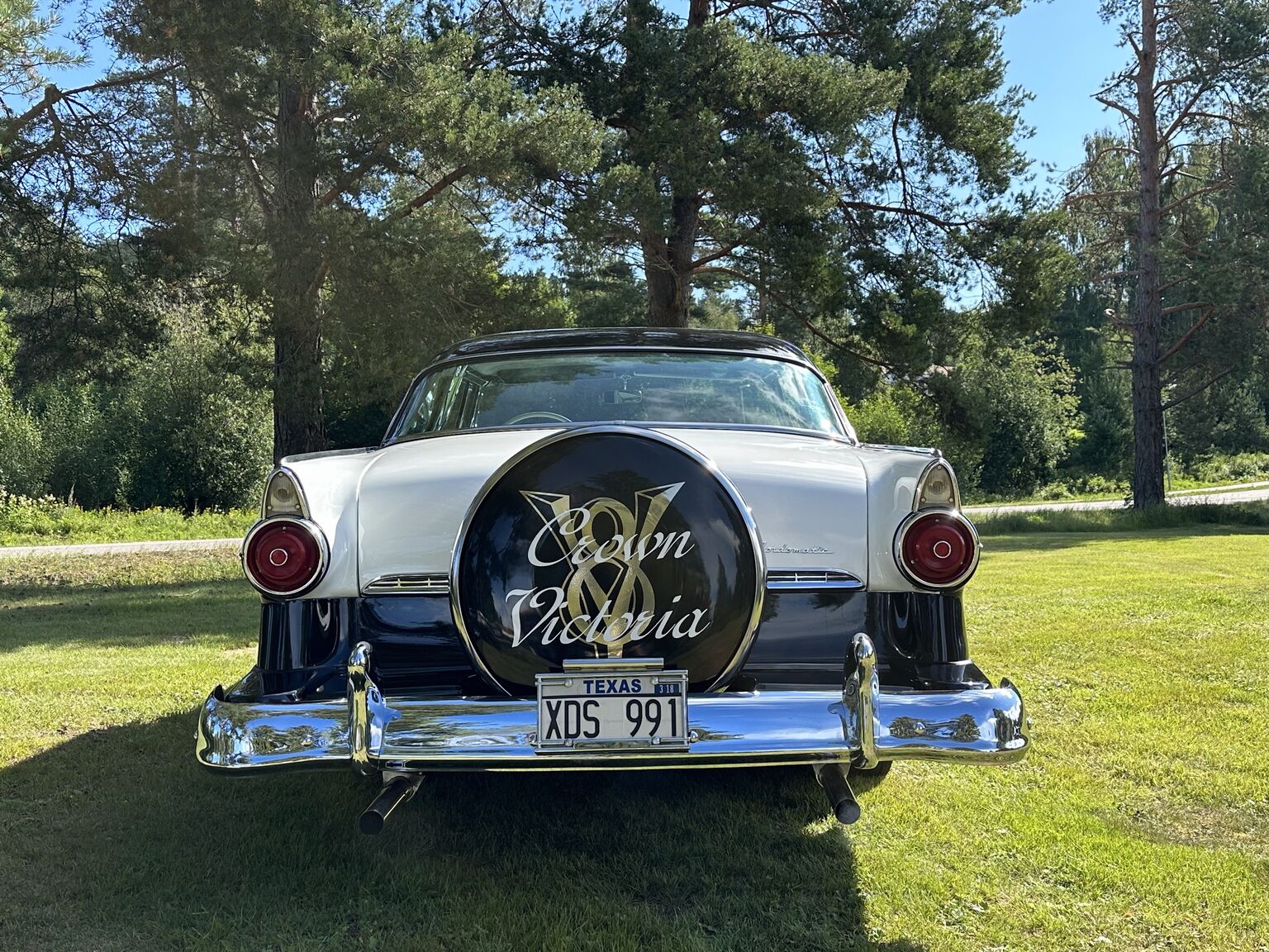 Exterior image of 1955 Ford Fairlane Crown Victoria