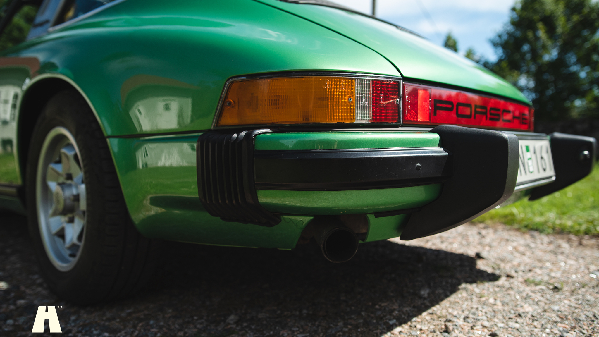 Exterior image of 1976 Porsche 911 Targa