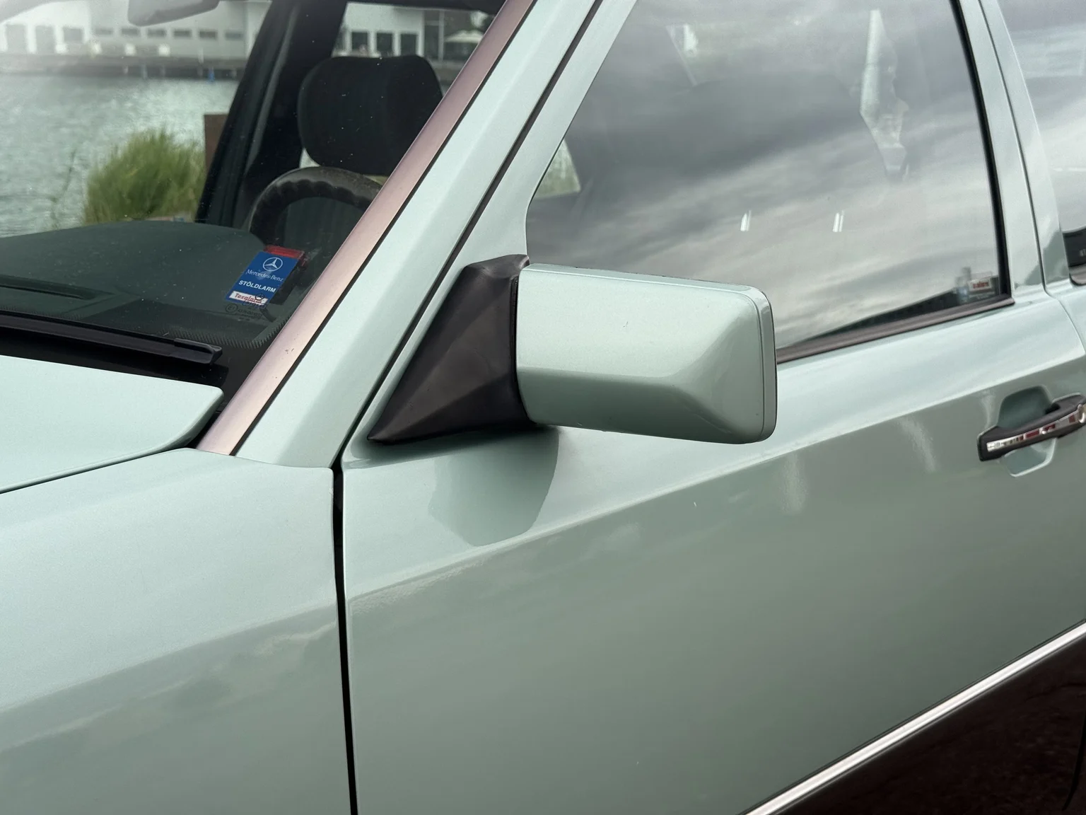 Exteriörbild på 1991 Mercedes-Benz 300 E 4MATIC (19)