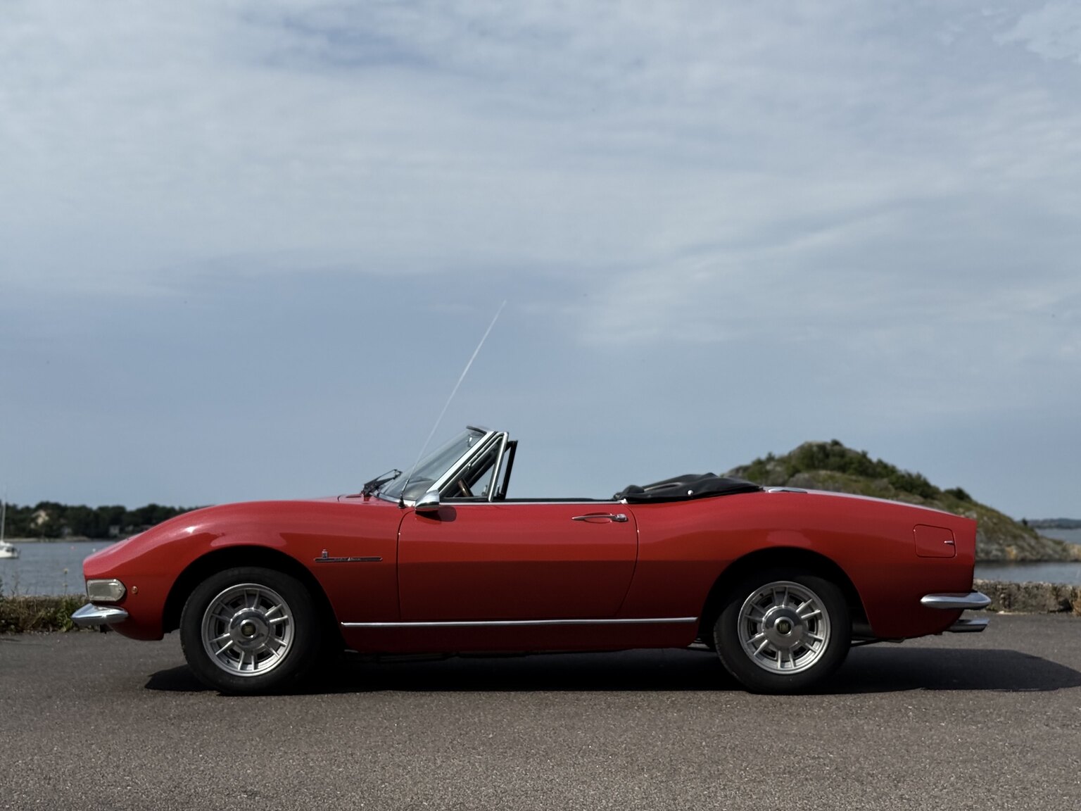 Exterior image of 1968 Fiat Dino Spider