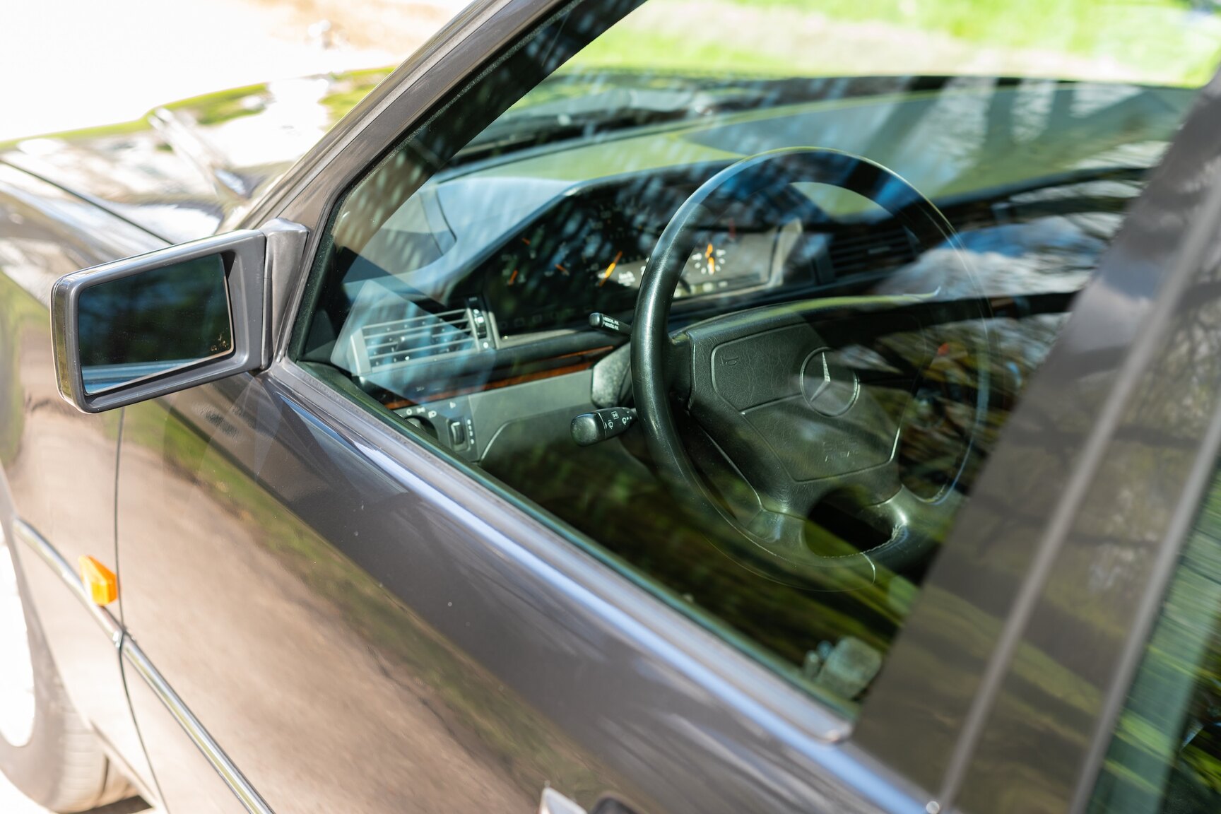 Exterior image of 1993 Mercedes-Benz 400 E
