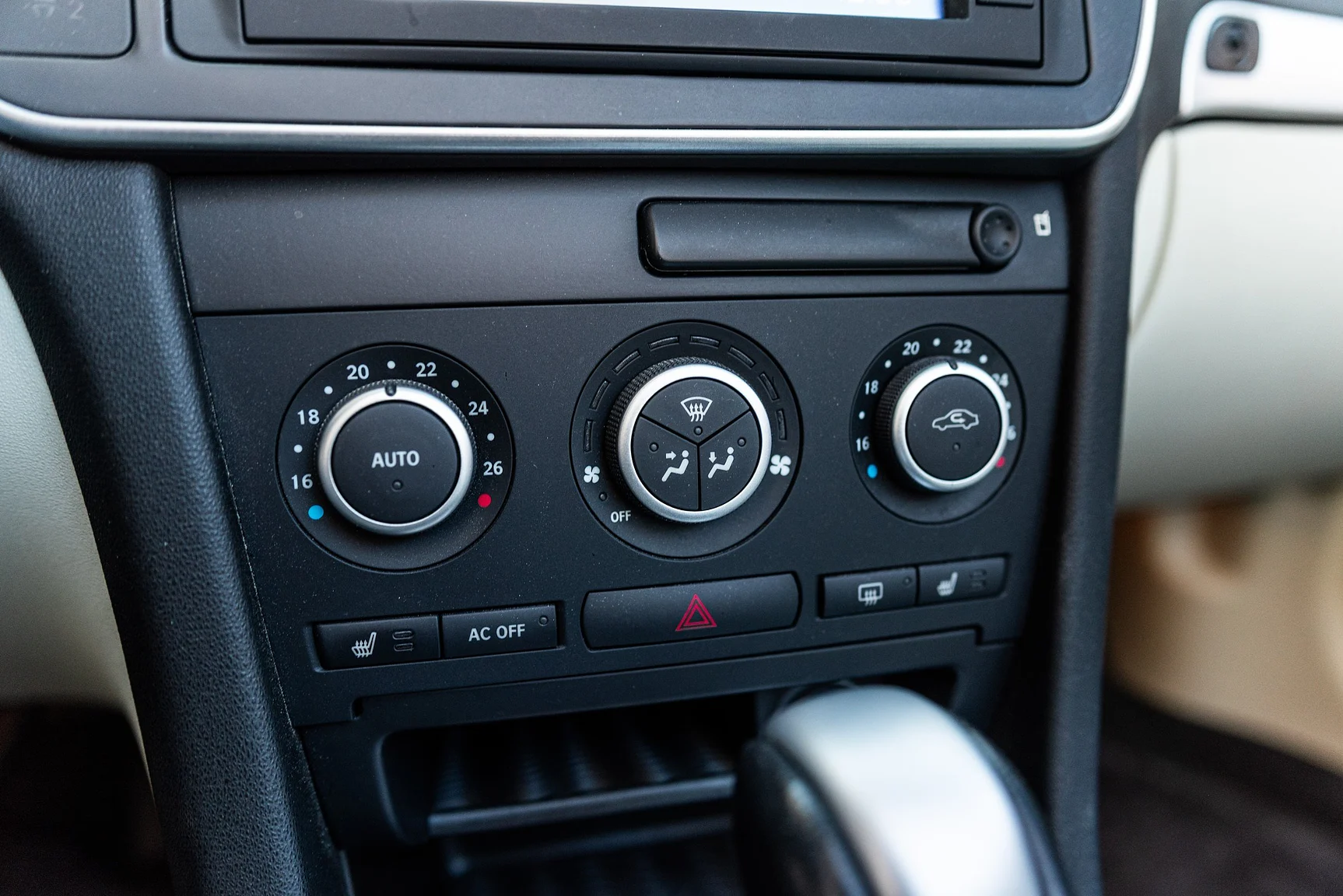 Interior image of 2008 SAAB 9-3 Vector 2.0T Cabriolet (39)