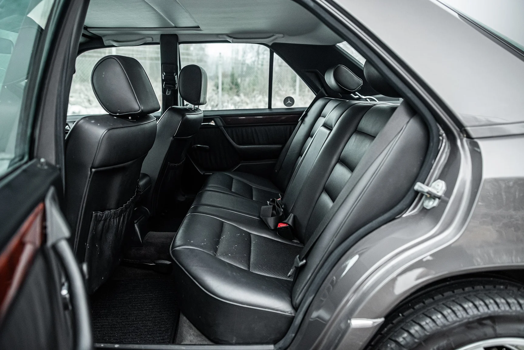 Interior image of 1993 Mercedes-Benz E 320 "AMG" (44)