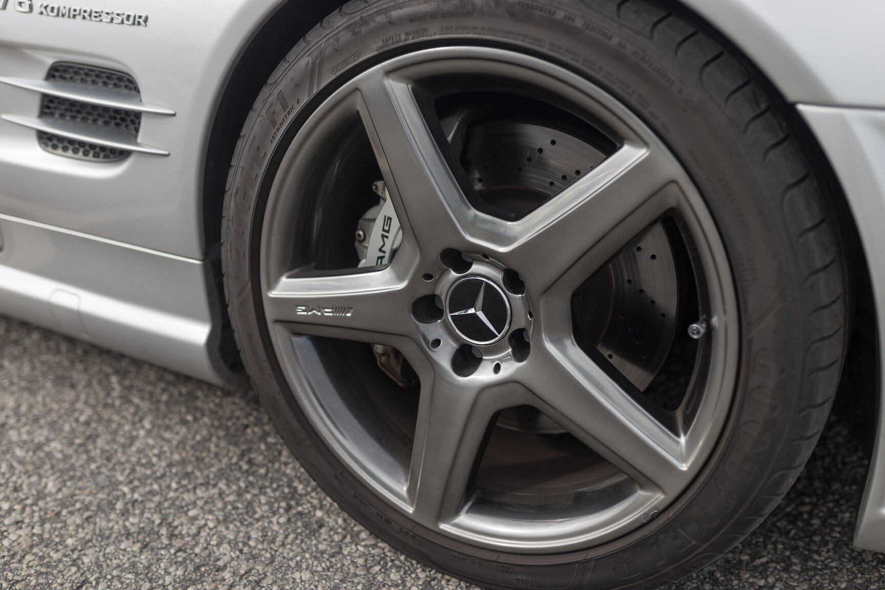 Exteriörbild på 2002 Mercedes-Benz SL55 AMG