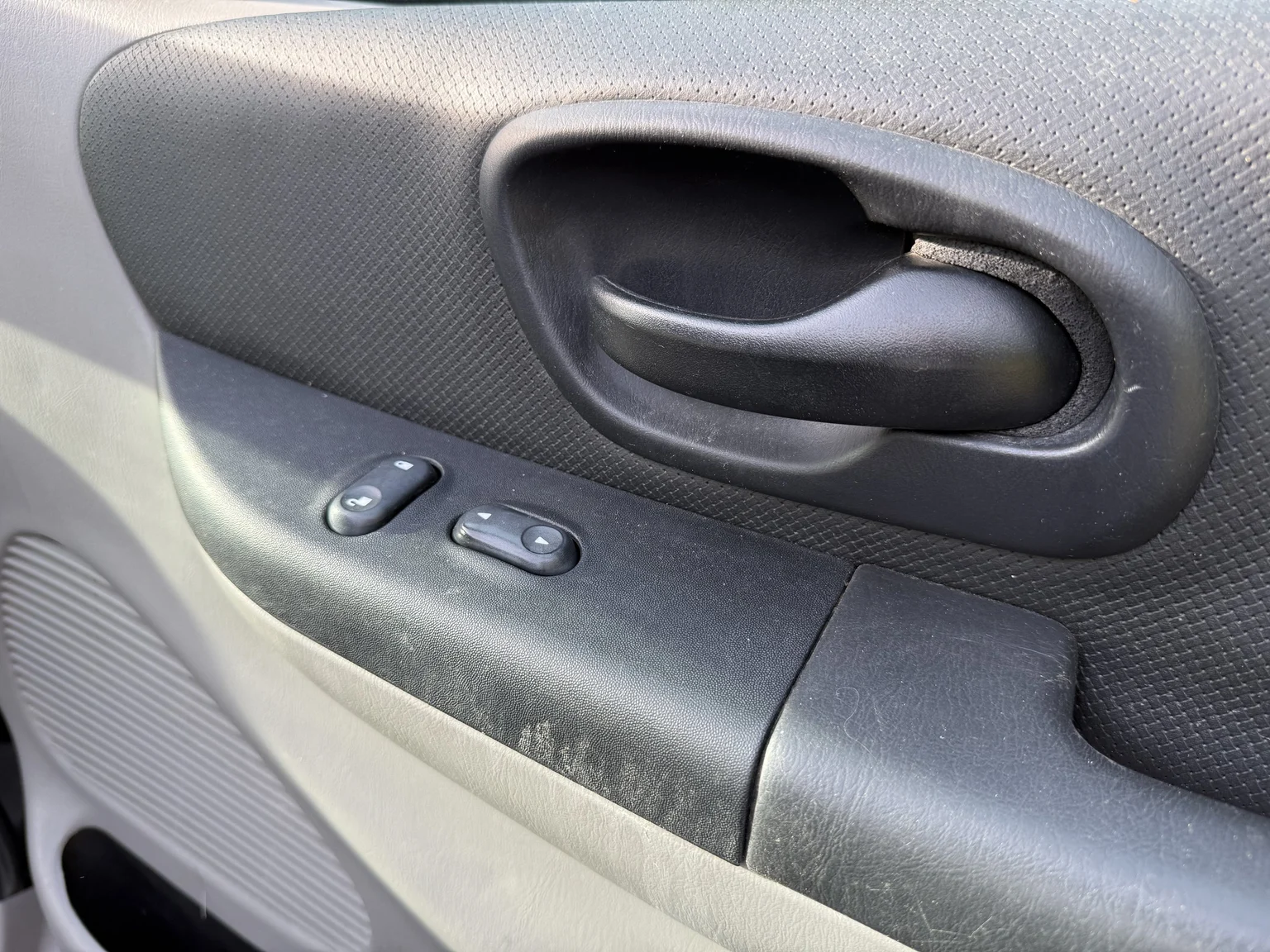Interior image of 2002 Ford F-150 SVT Lightning (61)