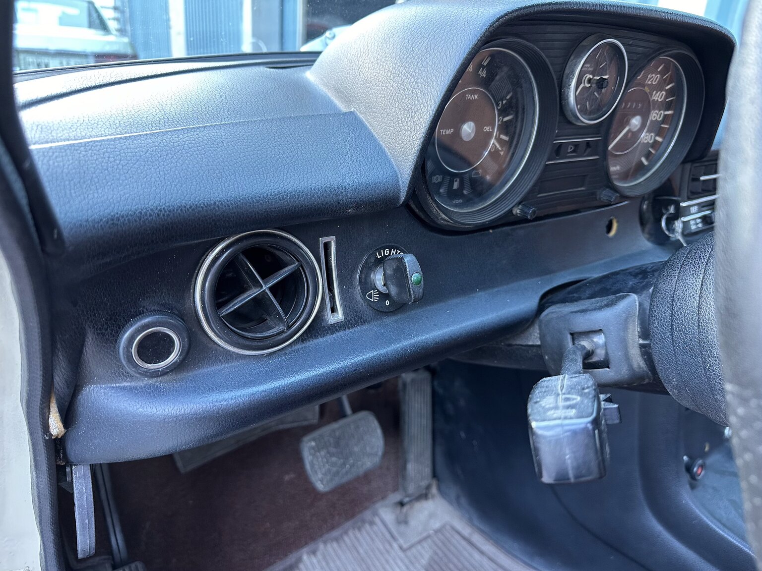 Interiörbild 1974 Mercedes Benz 230.6