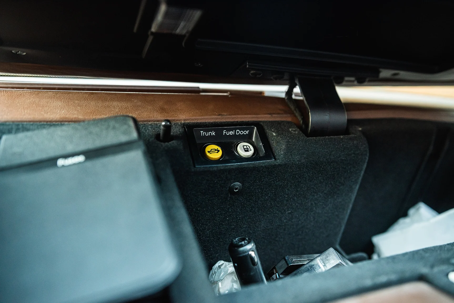 Interior image of 1989 Cadillac Seville (75)