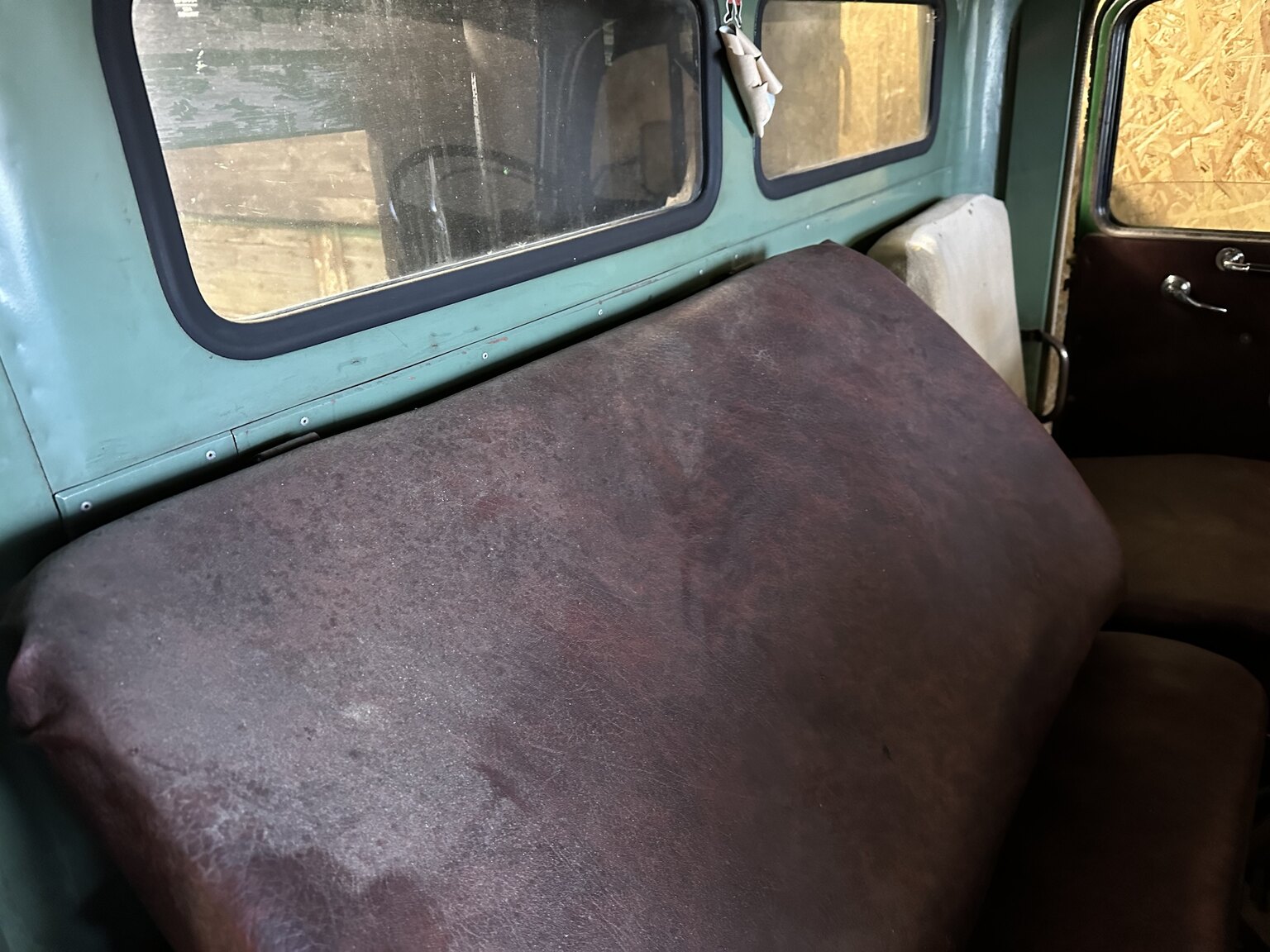 Interior image of 1964 Mercedes-Benz L911